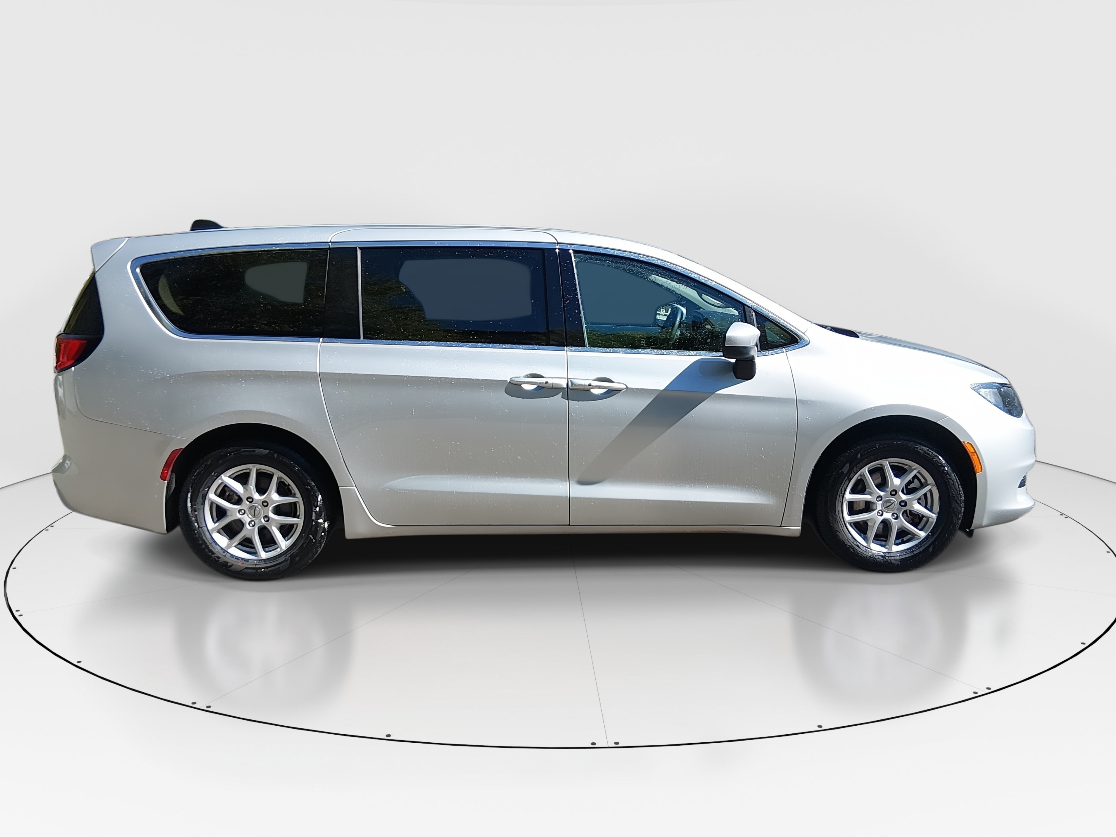 2023 Chrysler Voyager LX - Photo 8