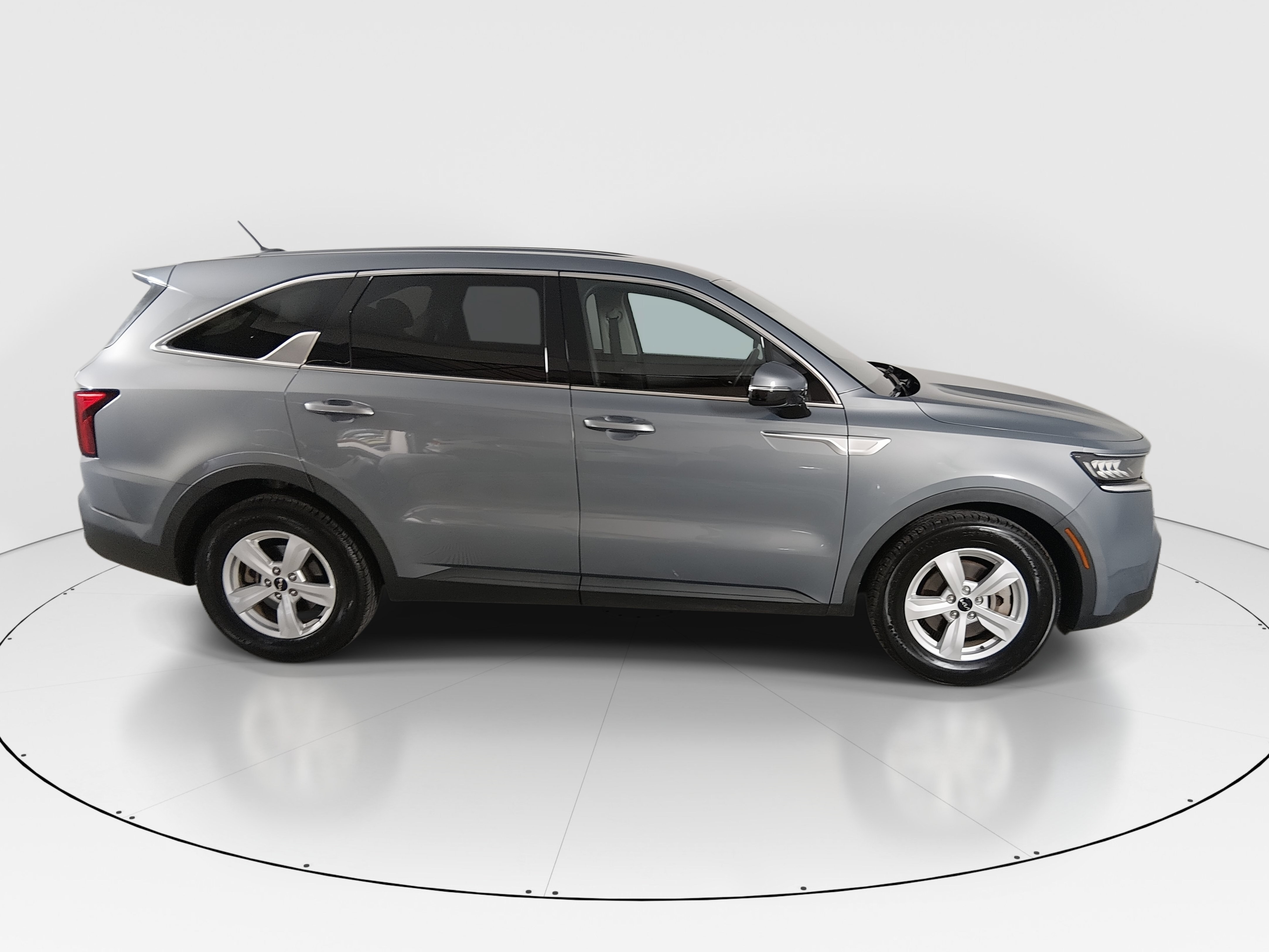 2023 Kia Sorento — photo 8 view
