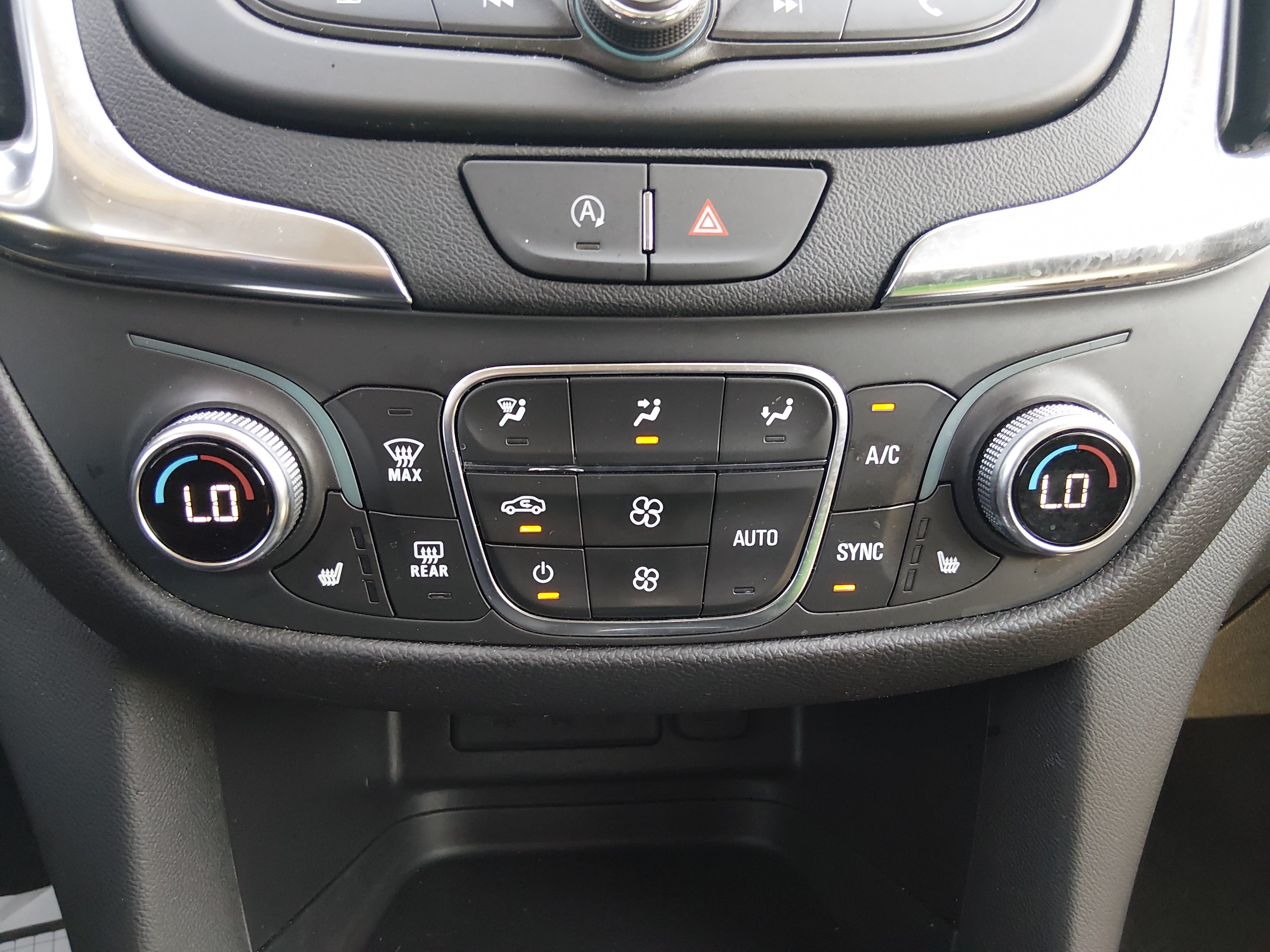 2024 Chevrolet Equinox LT - Photo 13