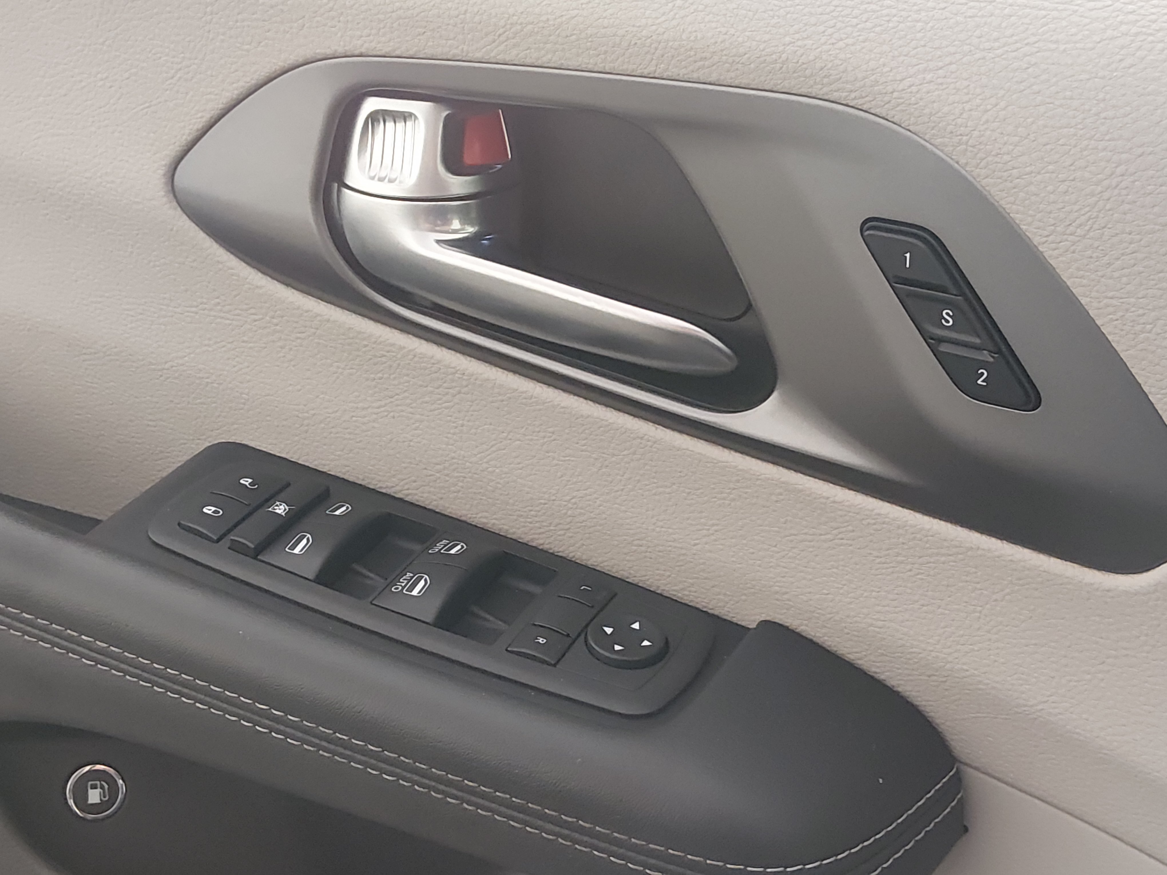 2024 Chrysler Pacifica PHEV Select - Photo 20