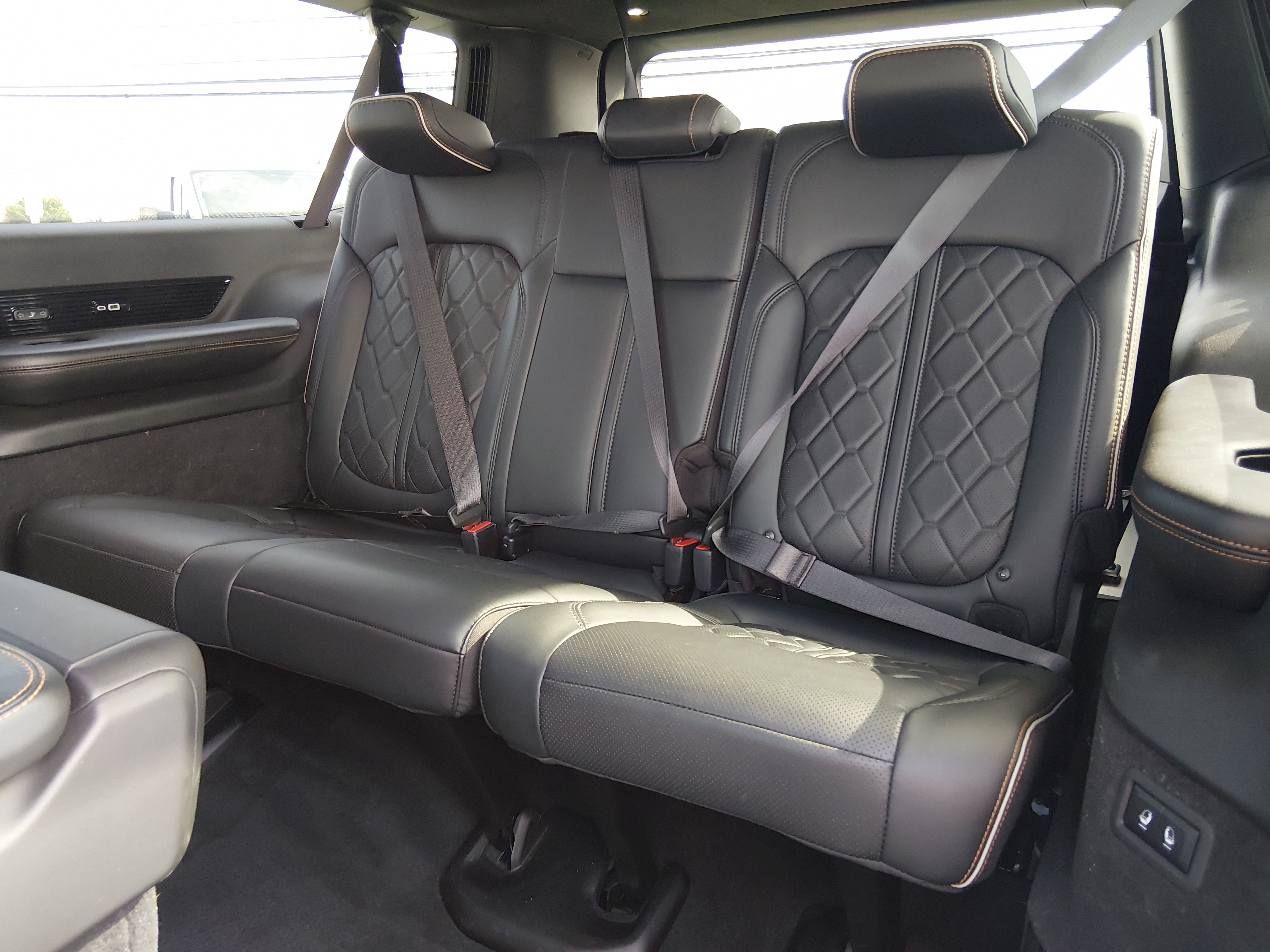 2024 Jeep Grand Wagoneer L Series III - Photo 18