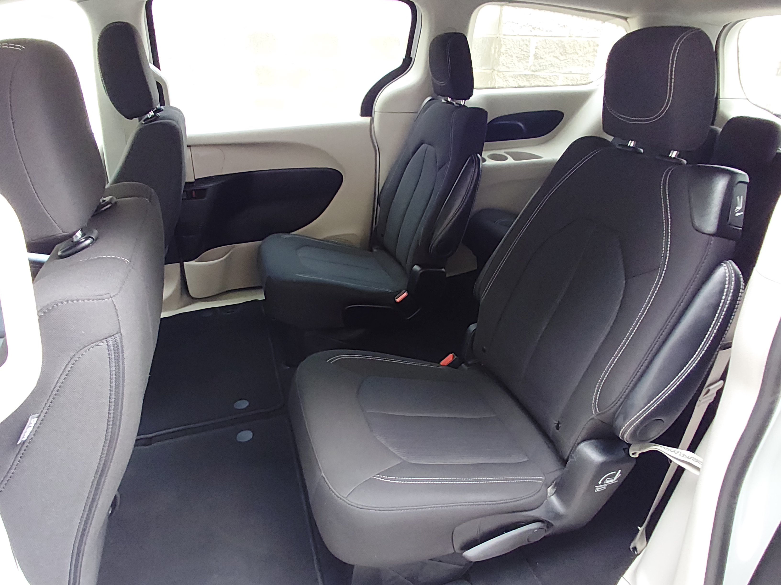 2024 Chrysler Voyager LX - Photo 27