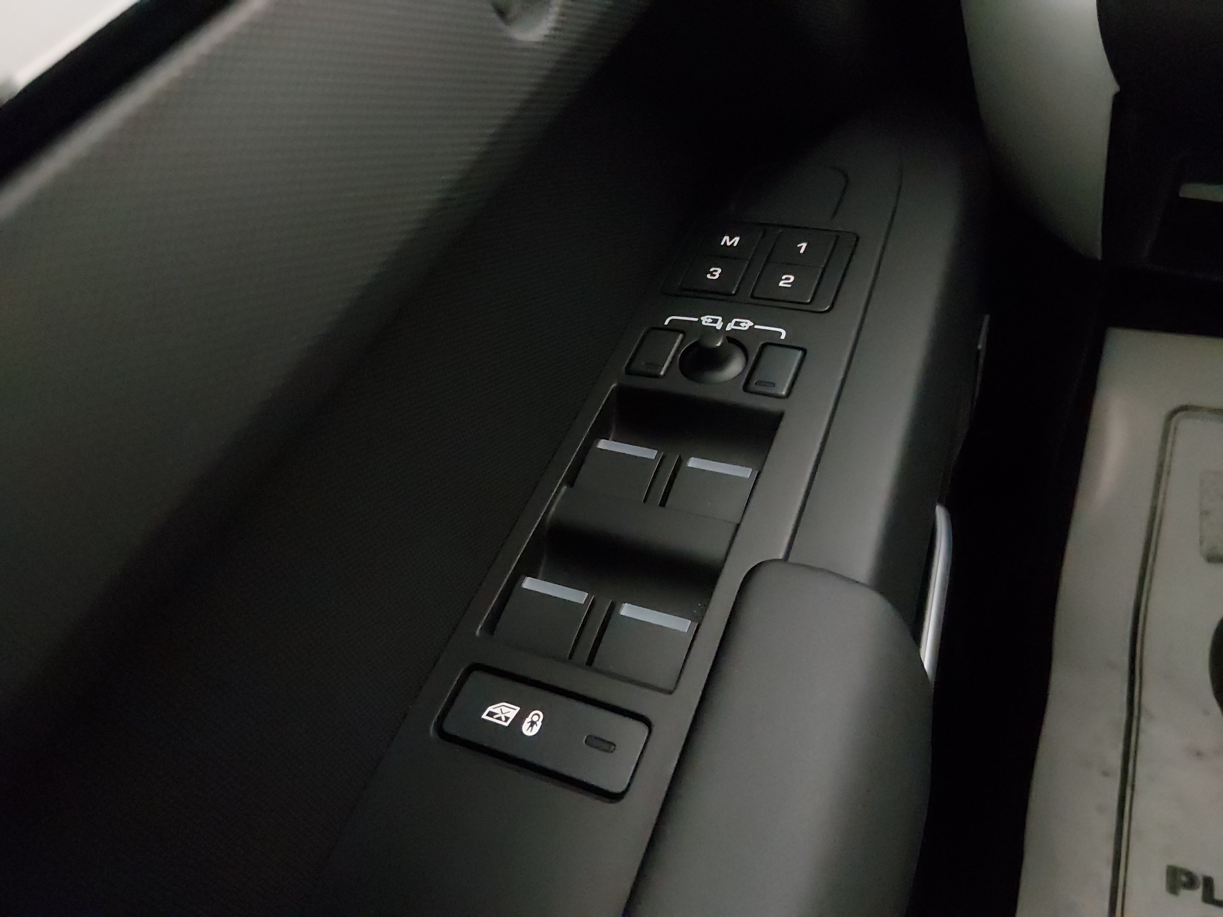 2025 Land Rover Defender S - Photo 21