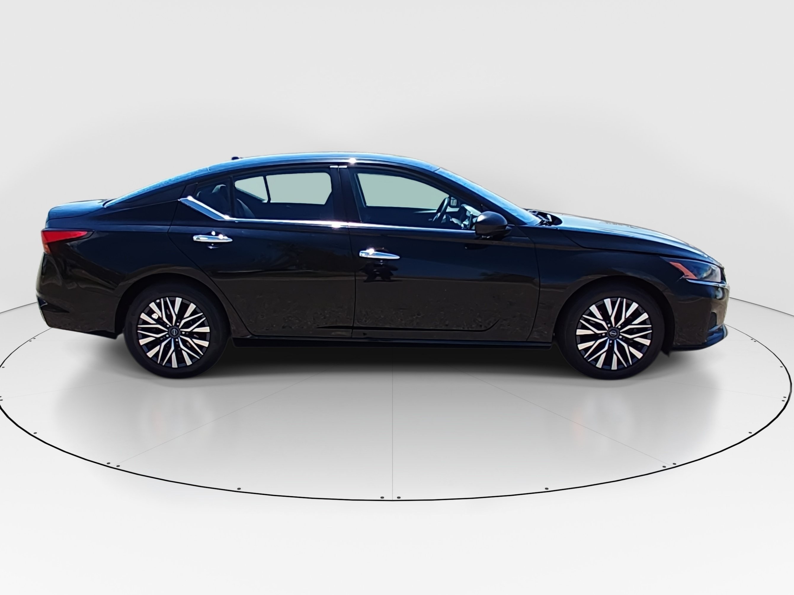 2025 Nissan Altima SV - Photo 8