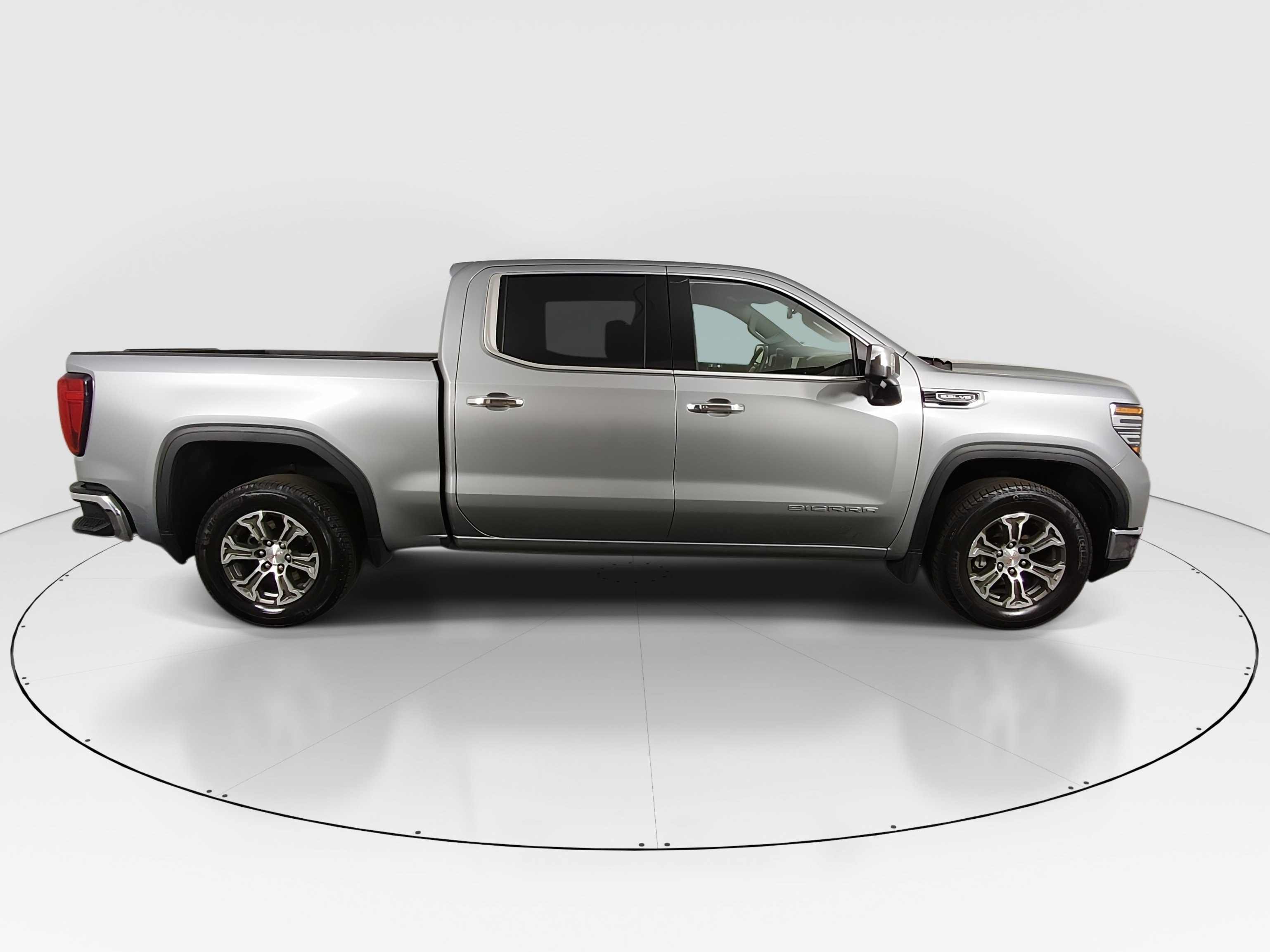 2025 GMC Sierra 1500 SLT - Photo 8