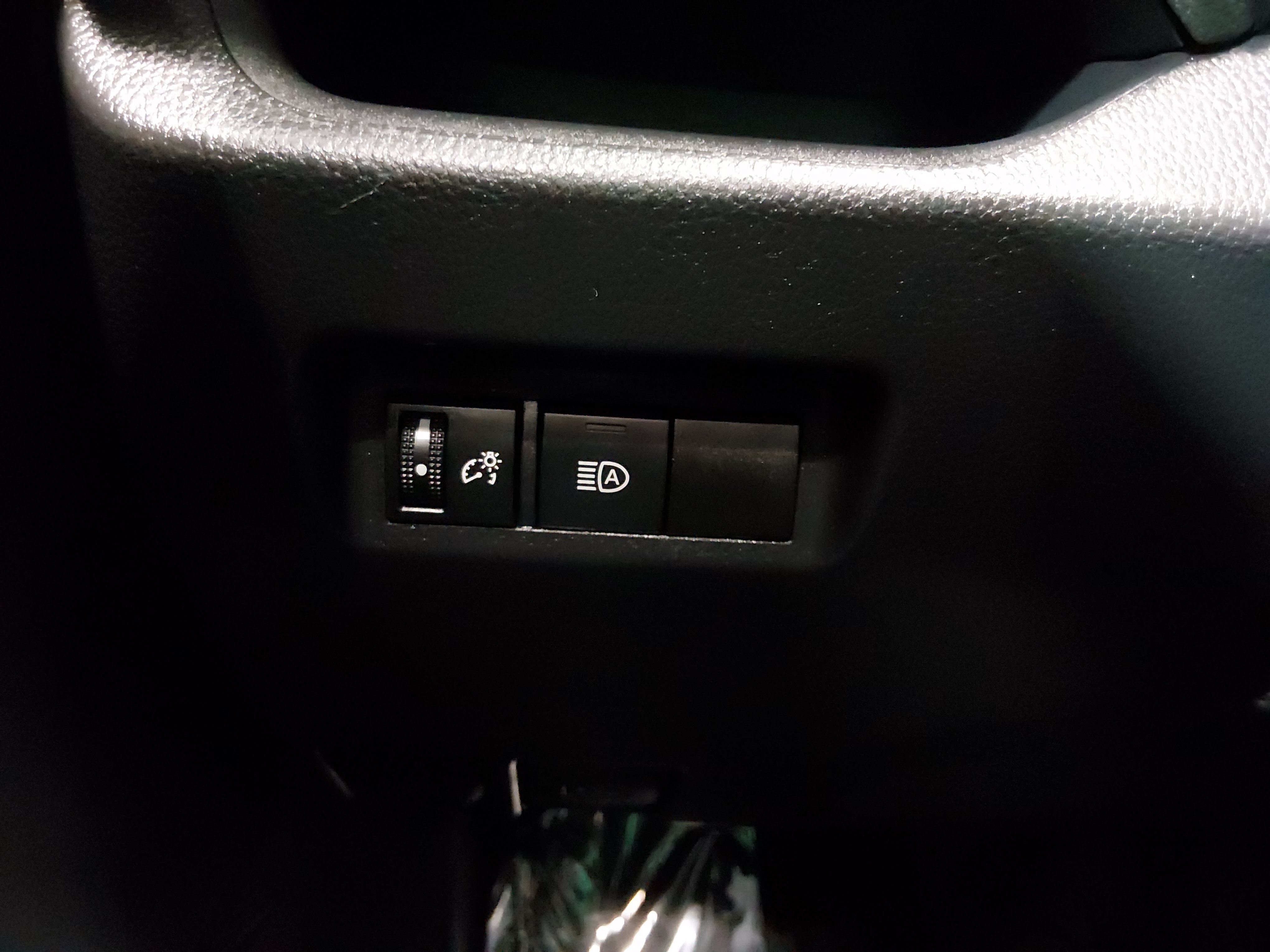 2025 Toyota RAV4 XLE - Photo 13