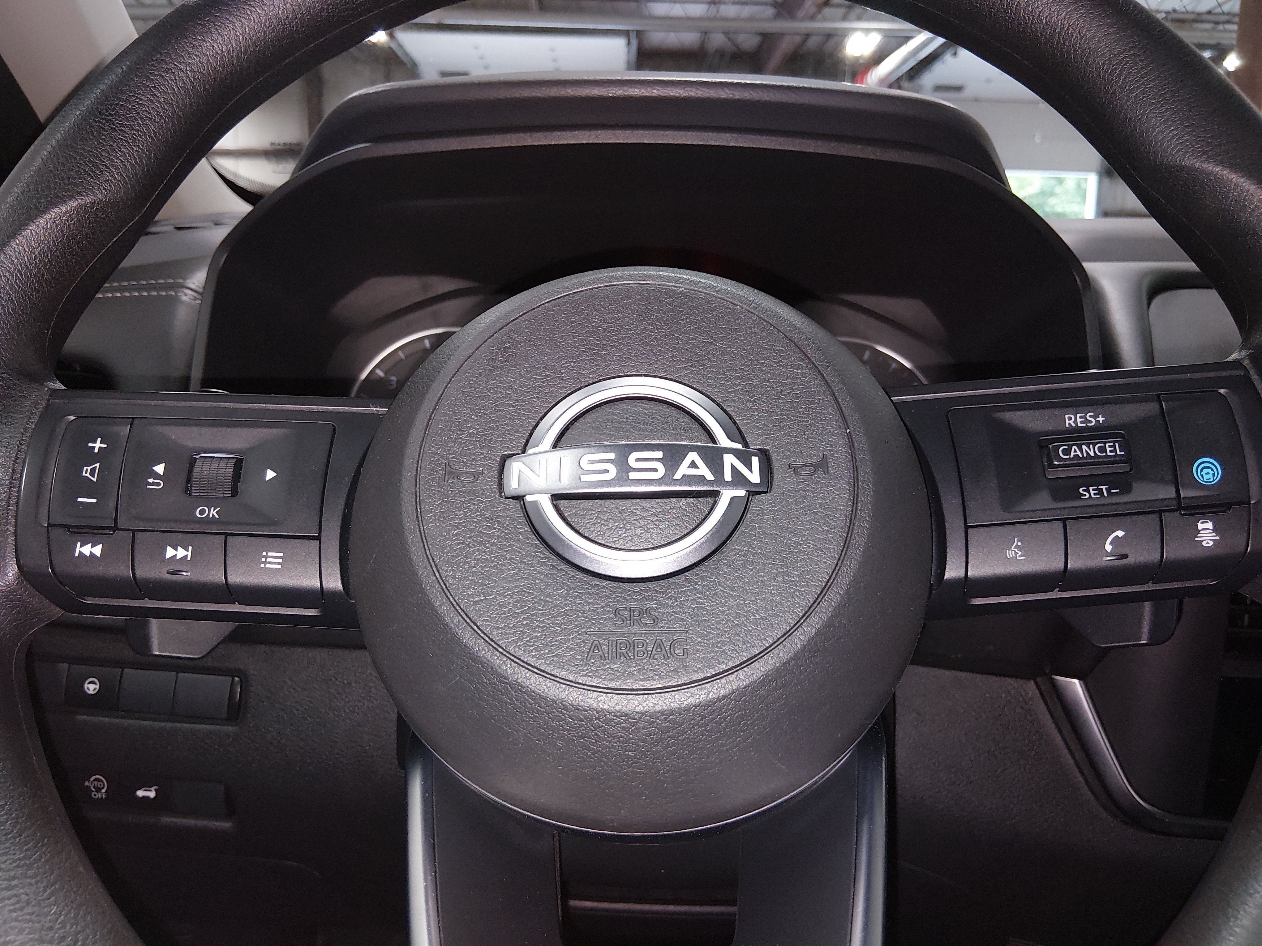 2024 Nissan Rogue SV - Photo 12