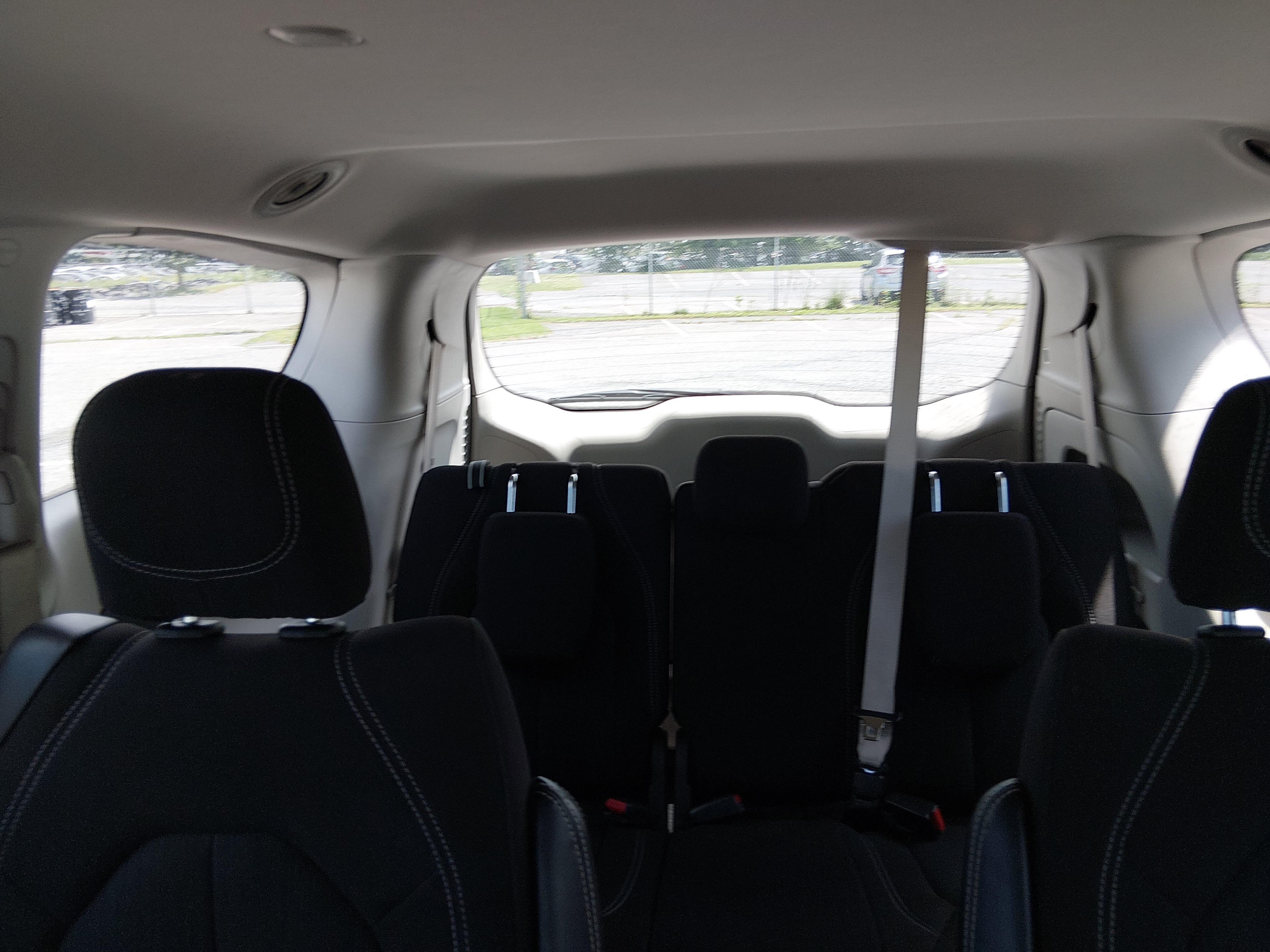 2023 Chrysler Voyager LX - Photo 17
