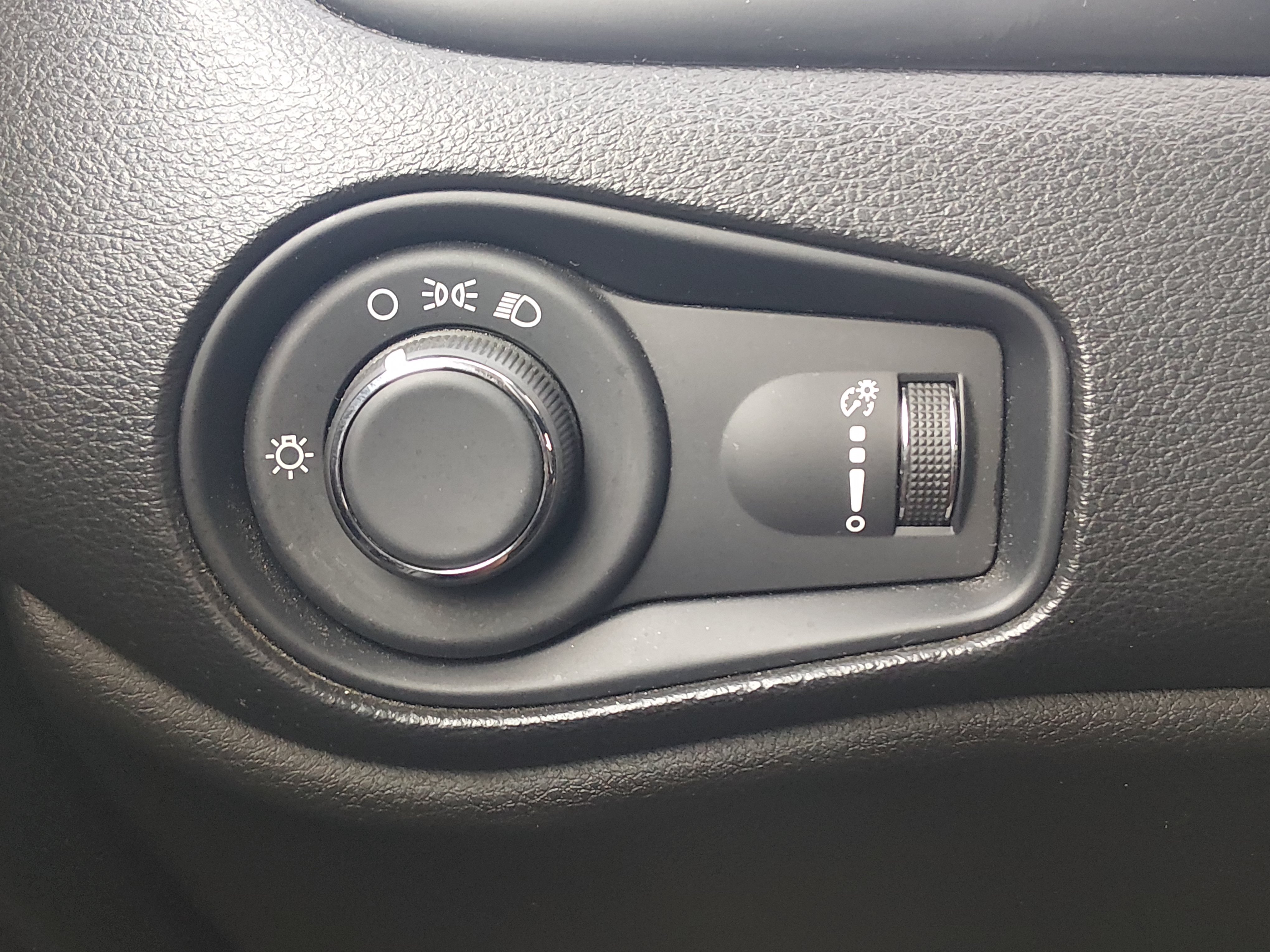2023 Jeep Renegade Latitude - Photo 13