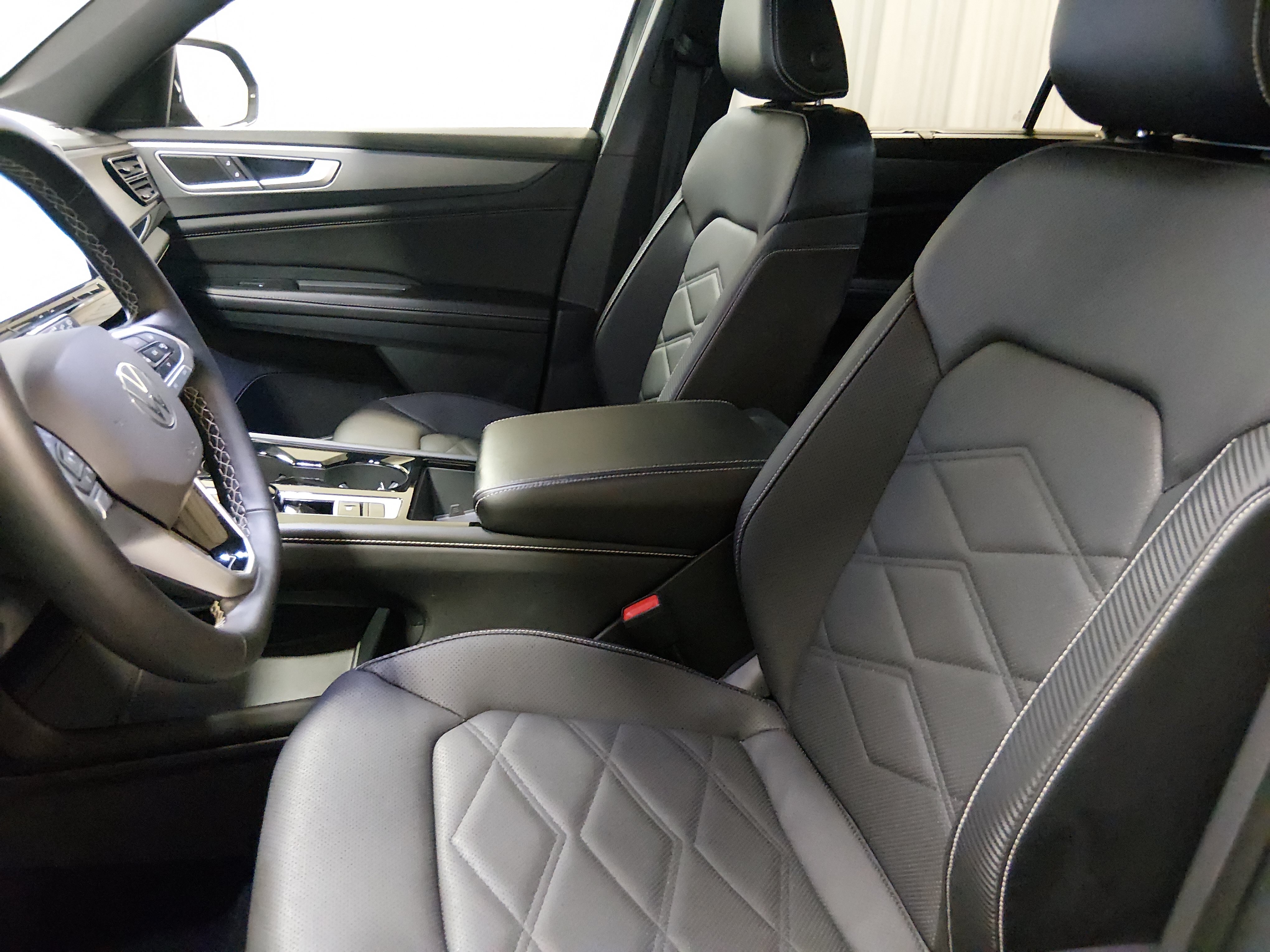 2024 Volkswagen Atlas Cross Sport SE w/Tech - Photo 25