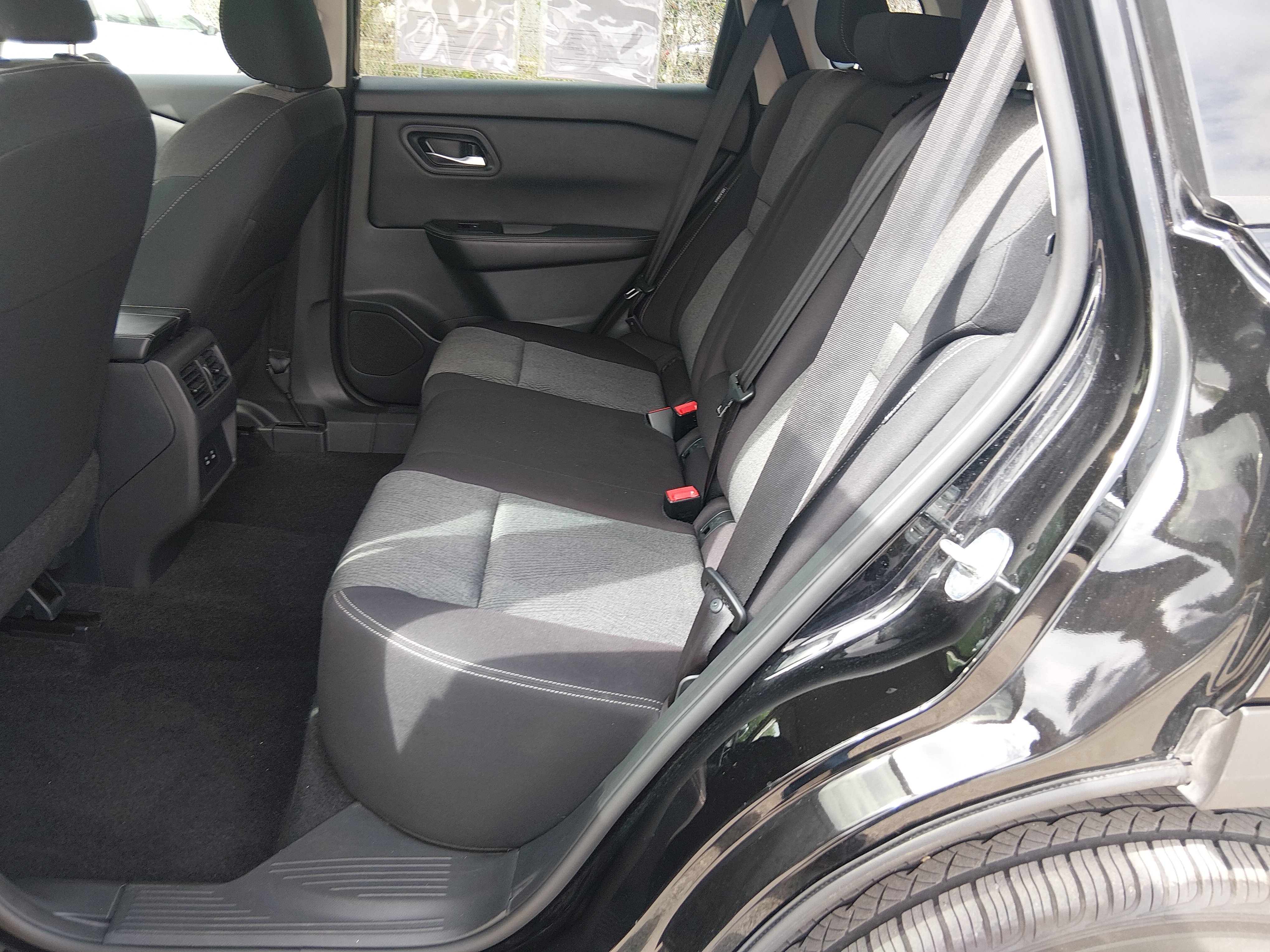 2024 Nissan Rogue SV - Photo 19