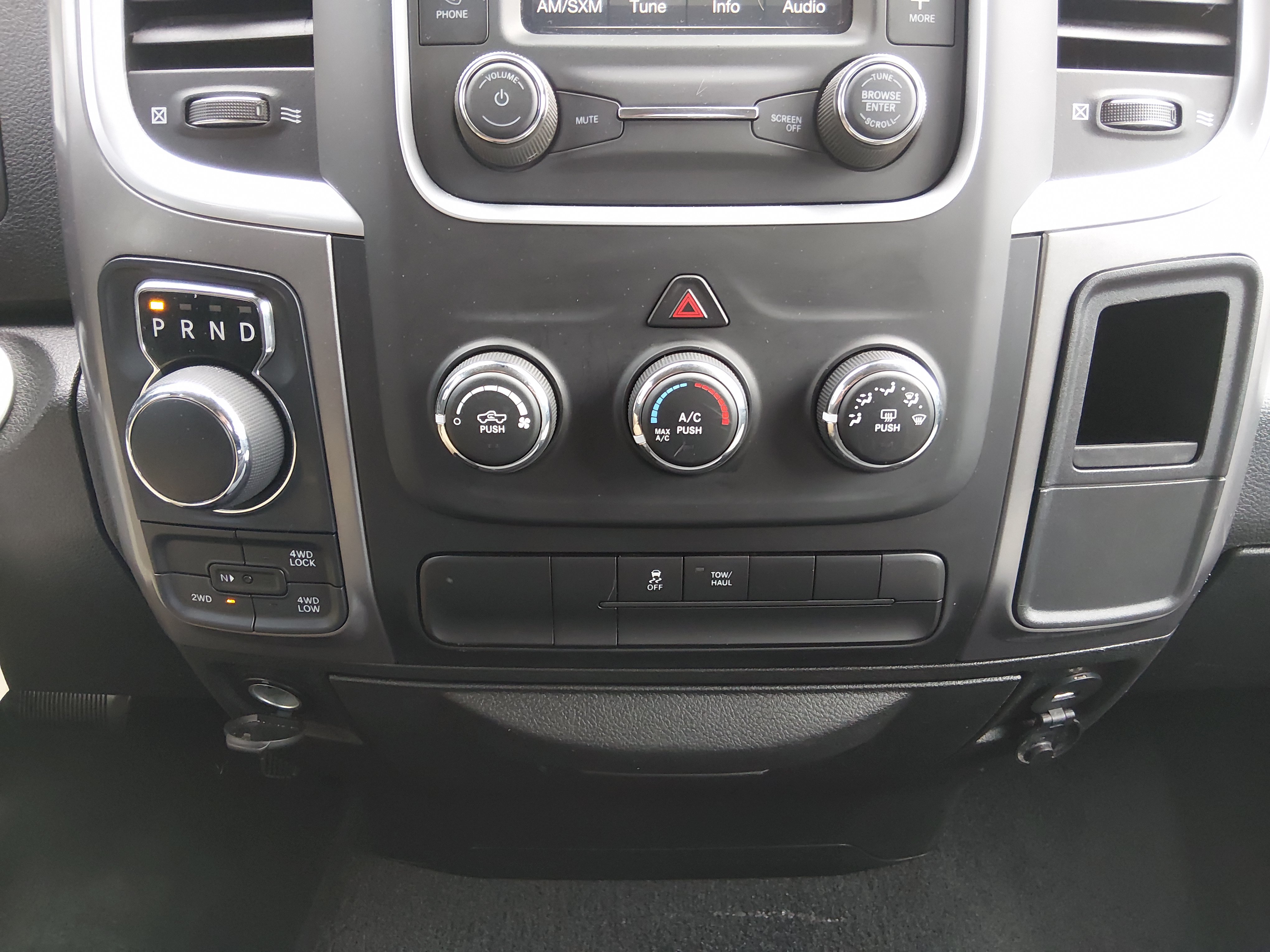 2024 RAM Ram 1500 Classic SLT - Photo 19