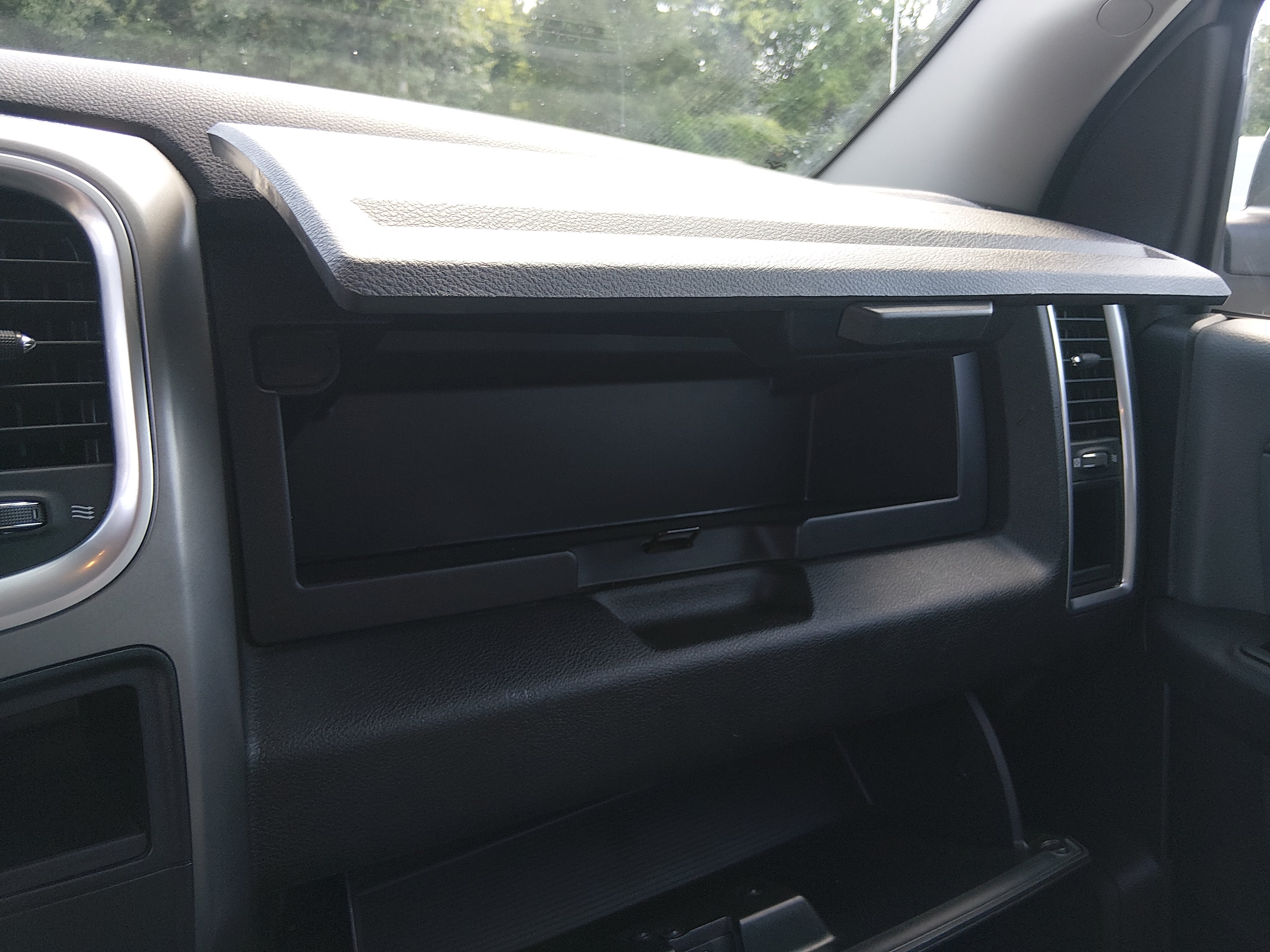 2024 RAM Ram 1500 Classic SLT - Photo 18