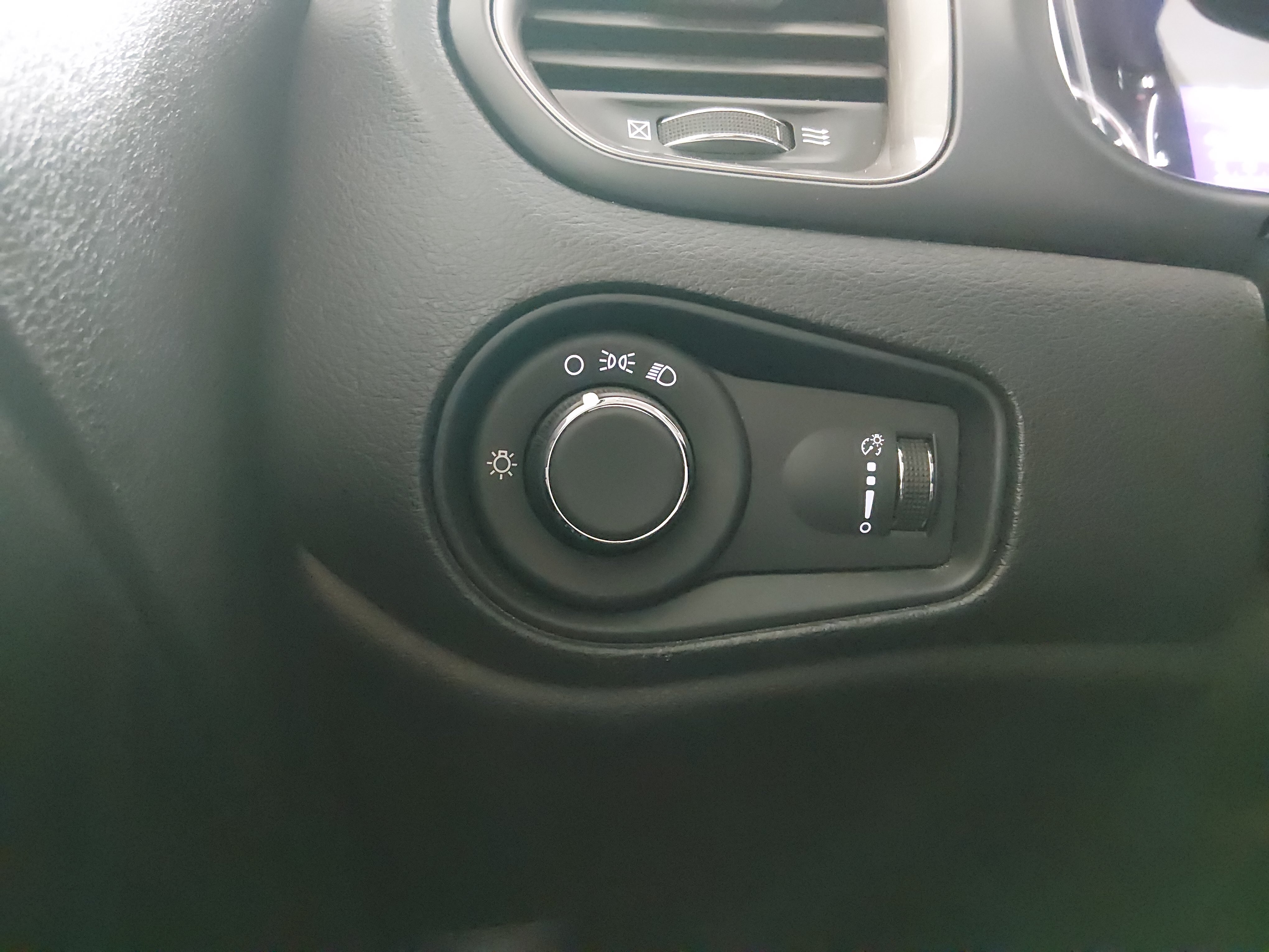 2023 Jeep Renegade Latitude - Photo 13