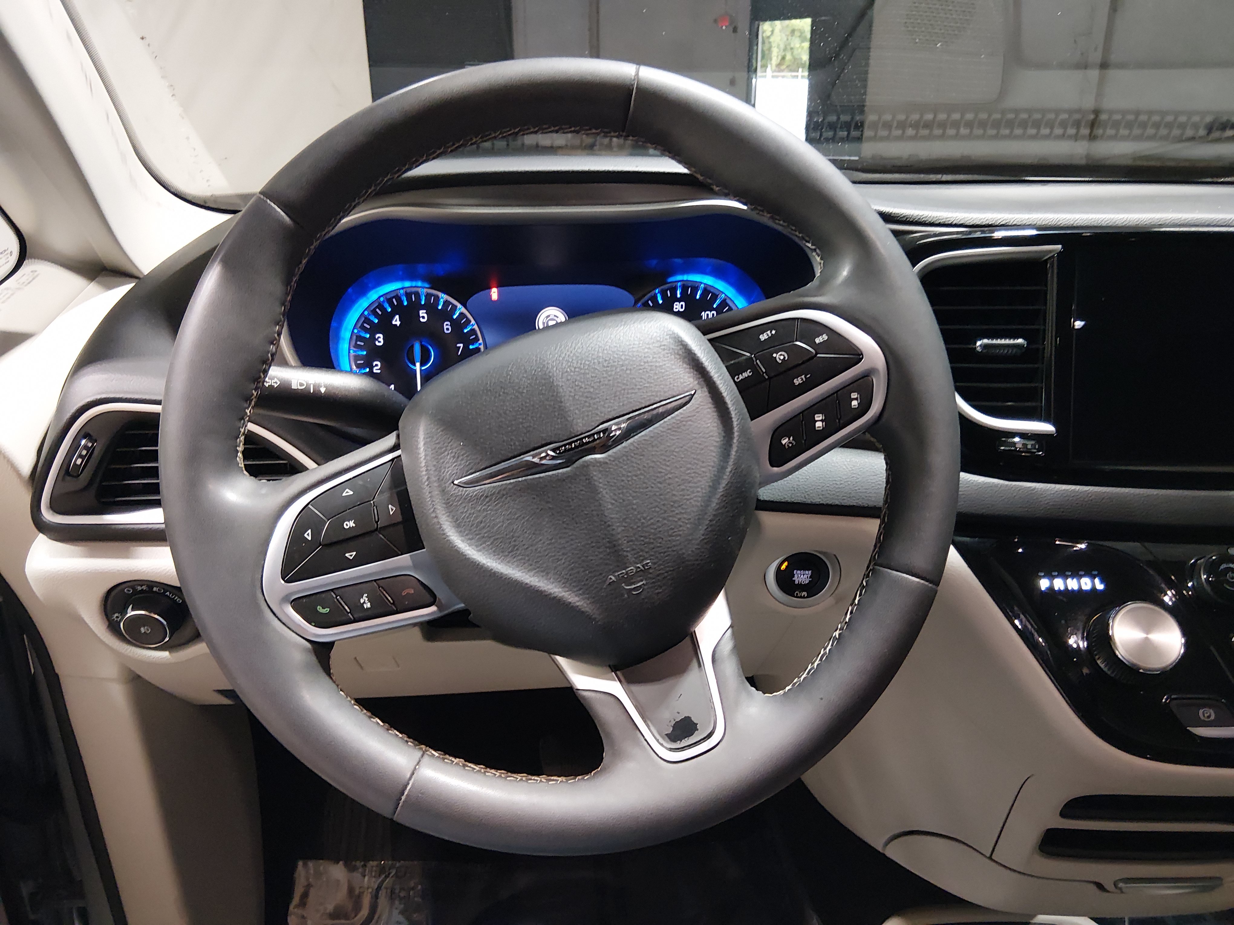 2023 Chrysler Pacifica Touring L - Photo 12
