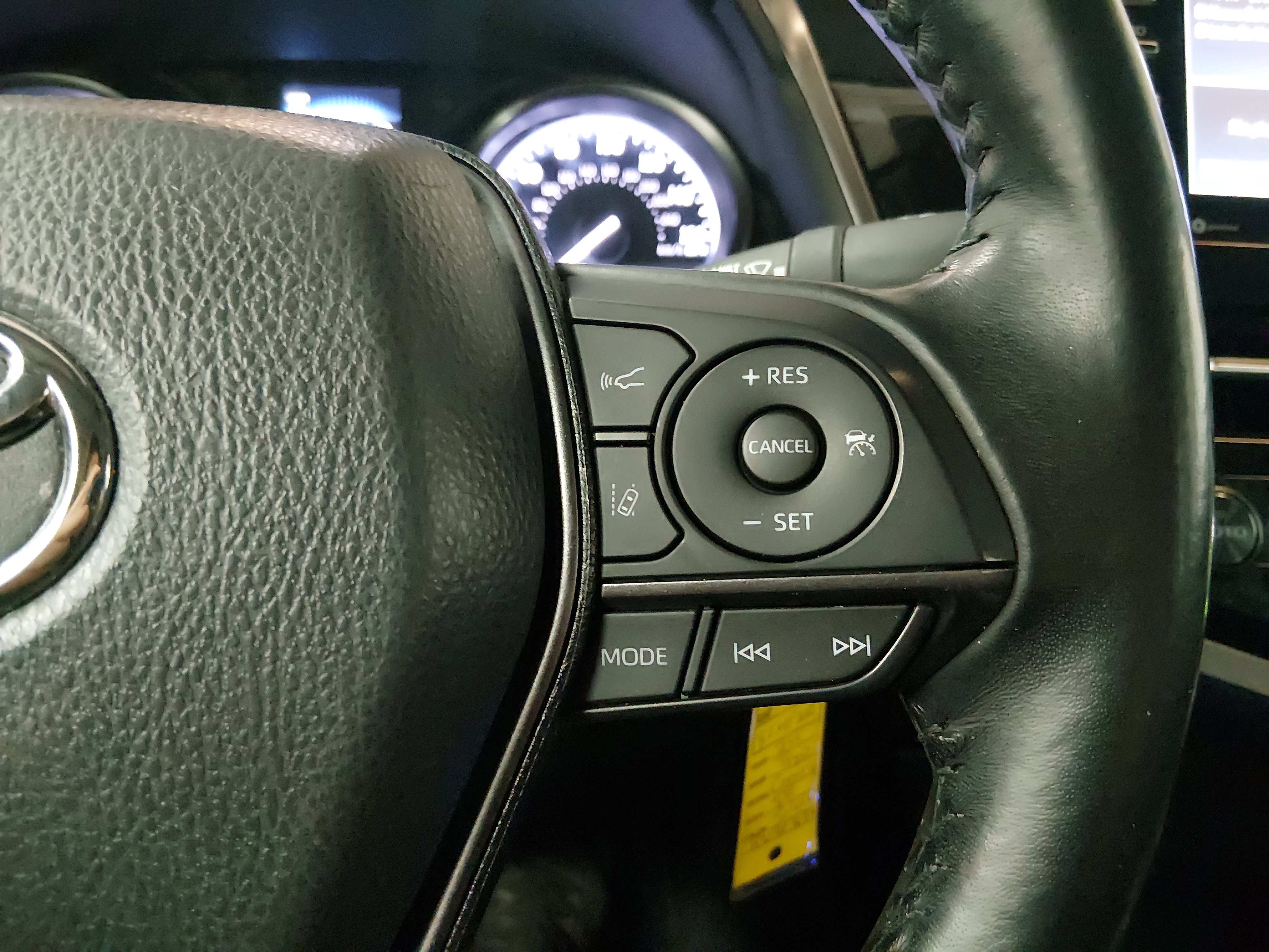 2024 Toyota Camry SE - Photo 18