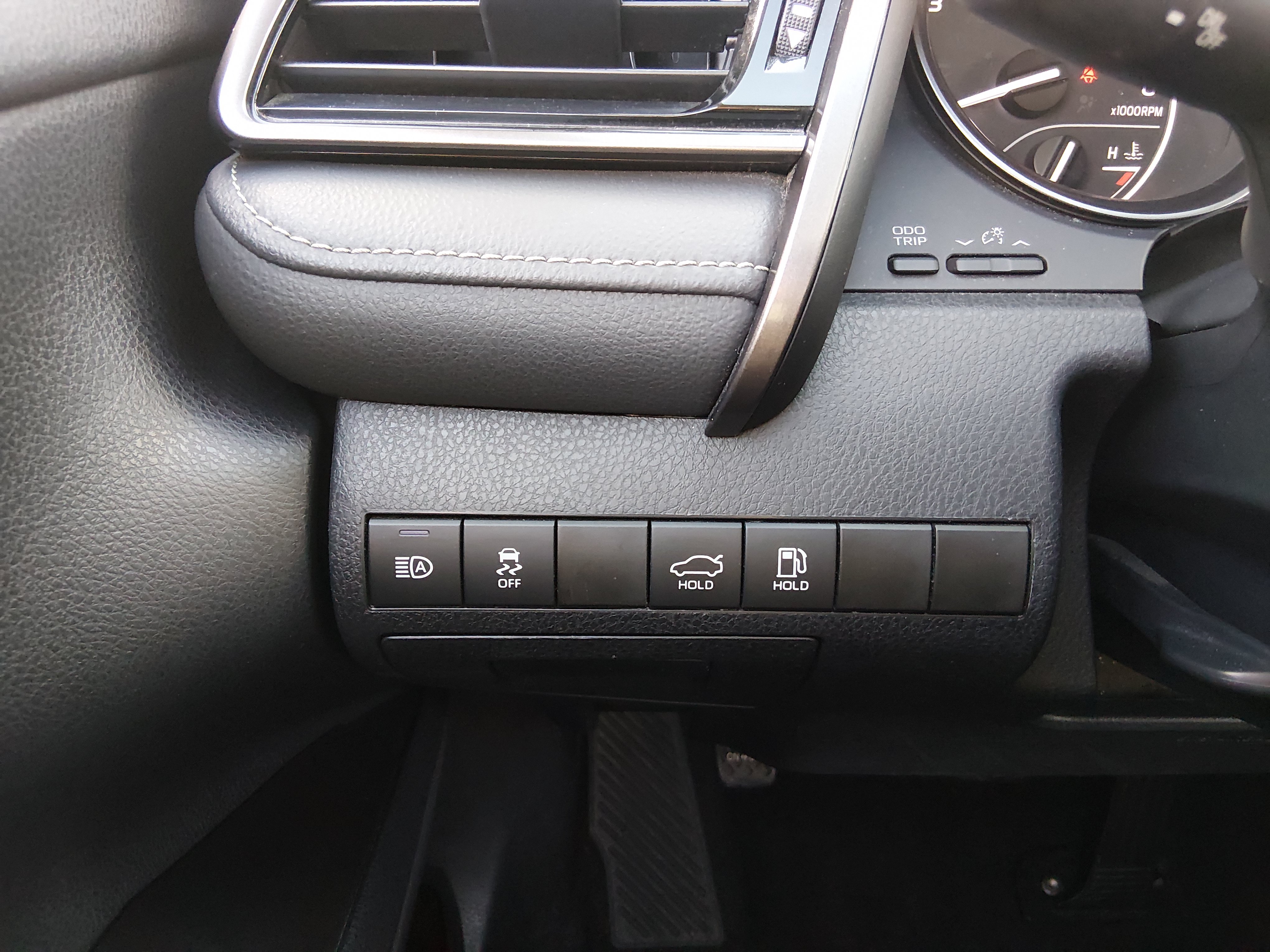2024 Toyota Camry SE - Photo 13