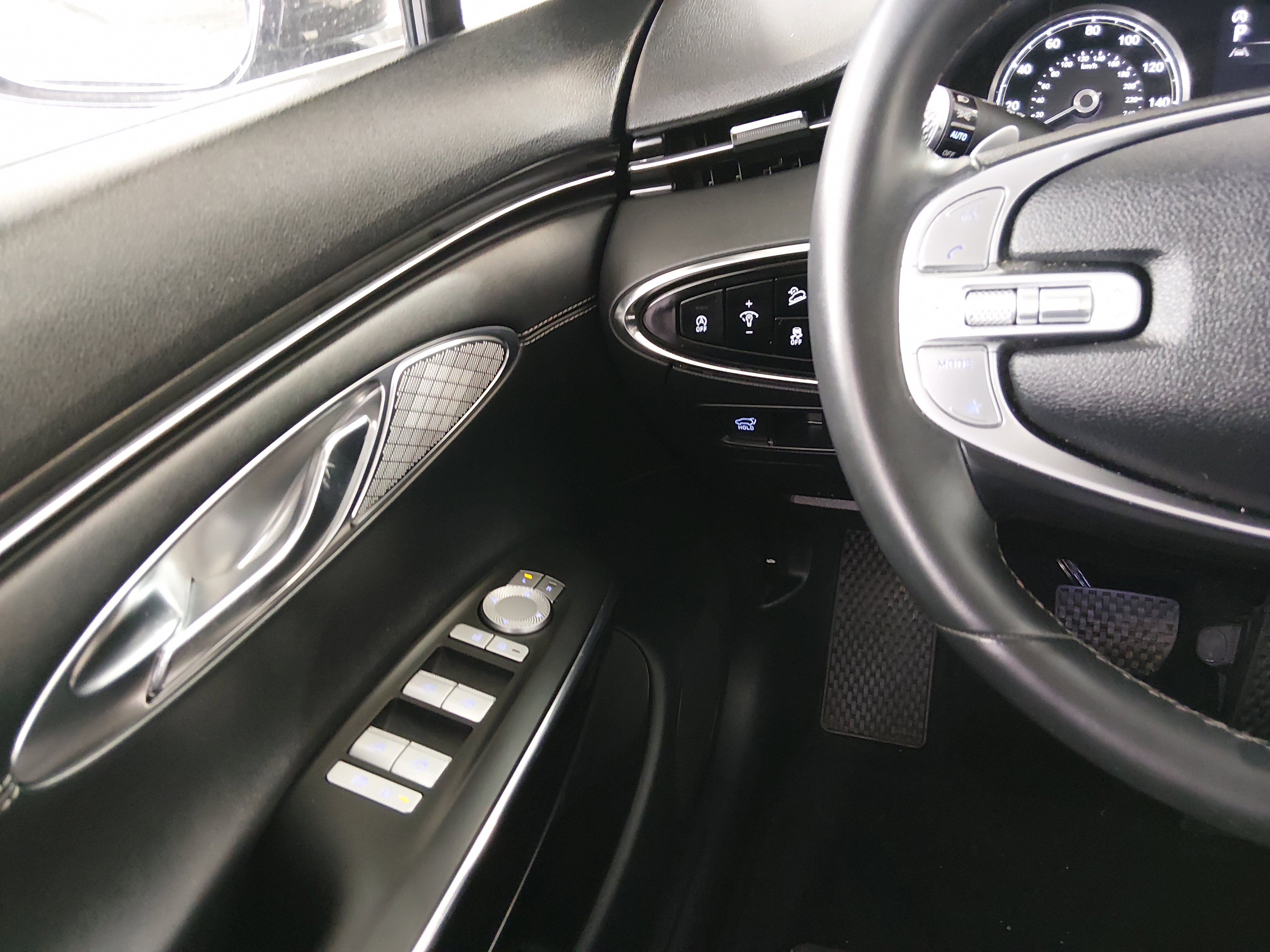 2025 GENESIS GV70 Standard - Photo 19