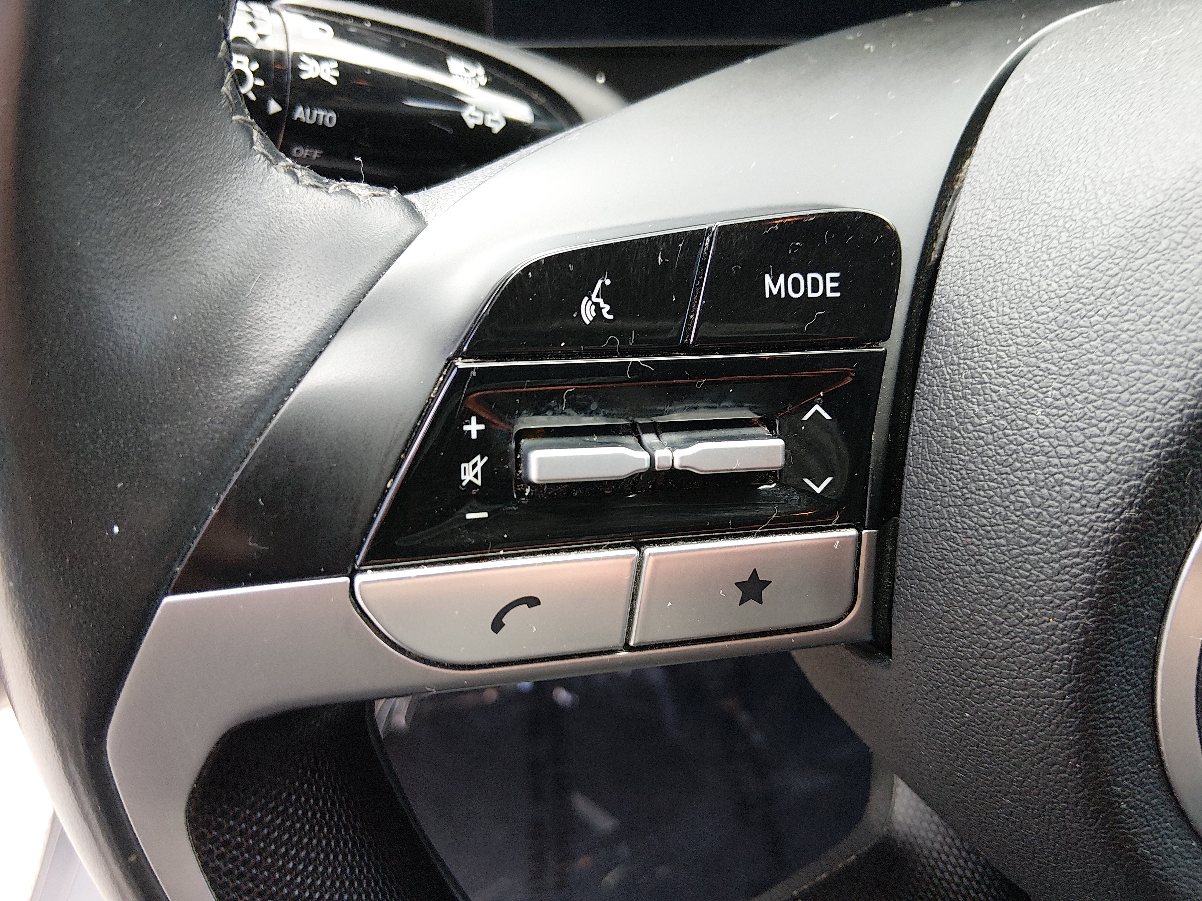 2024 Hyundai Elantra Limited - Photo 12