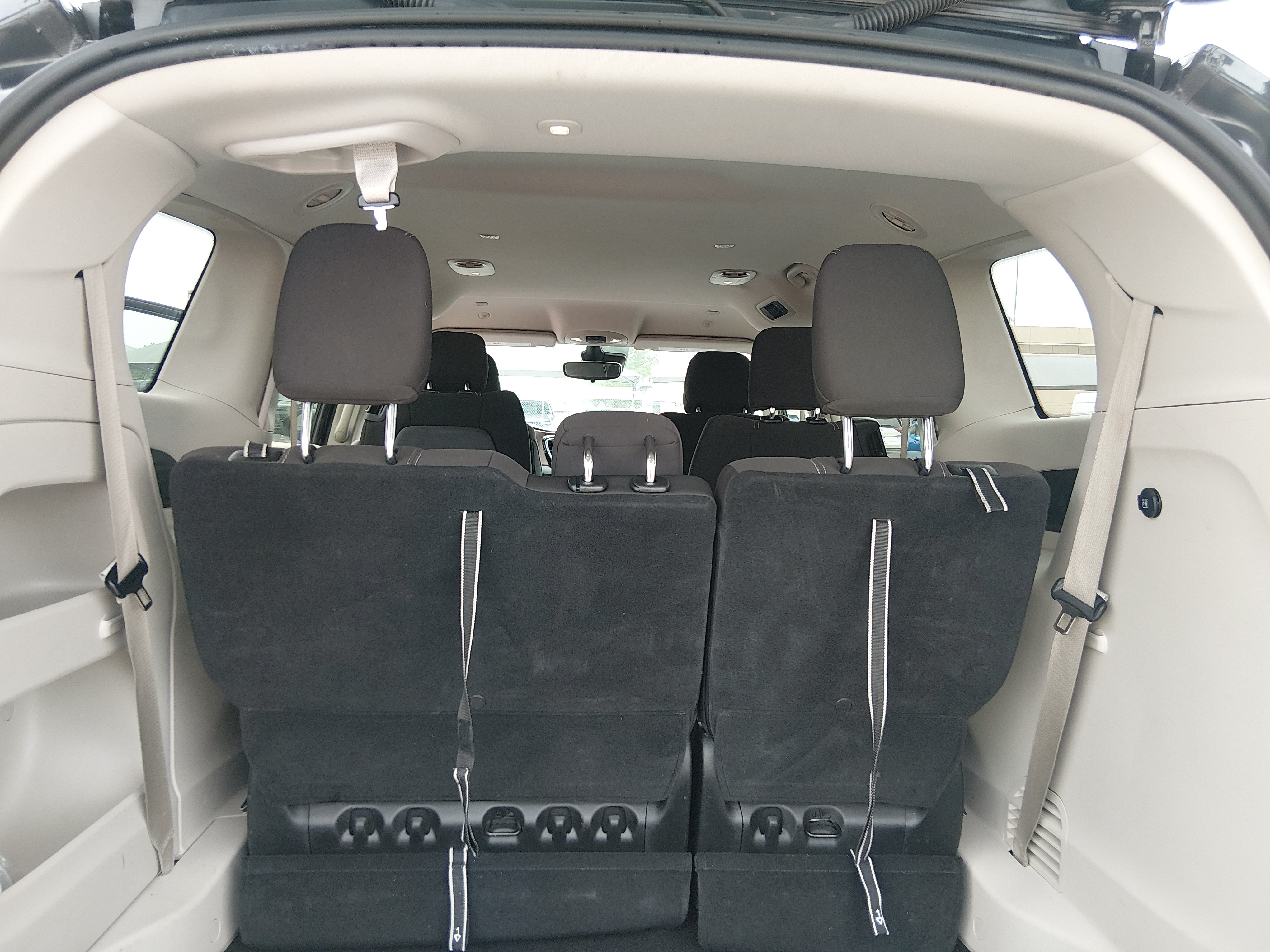 2023 Chrysler Voyager LX - Photo 11