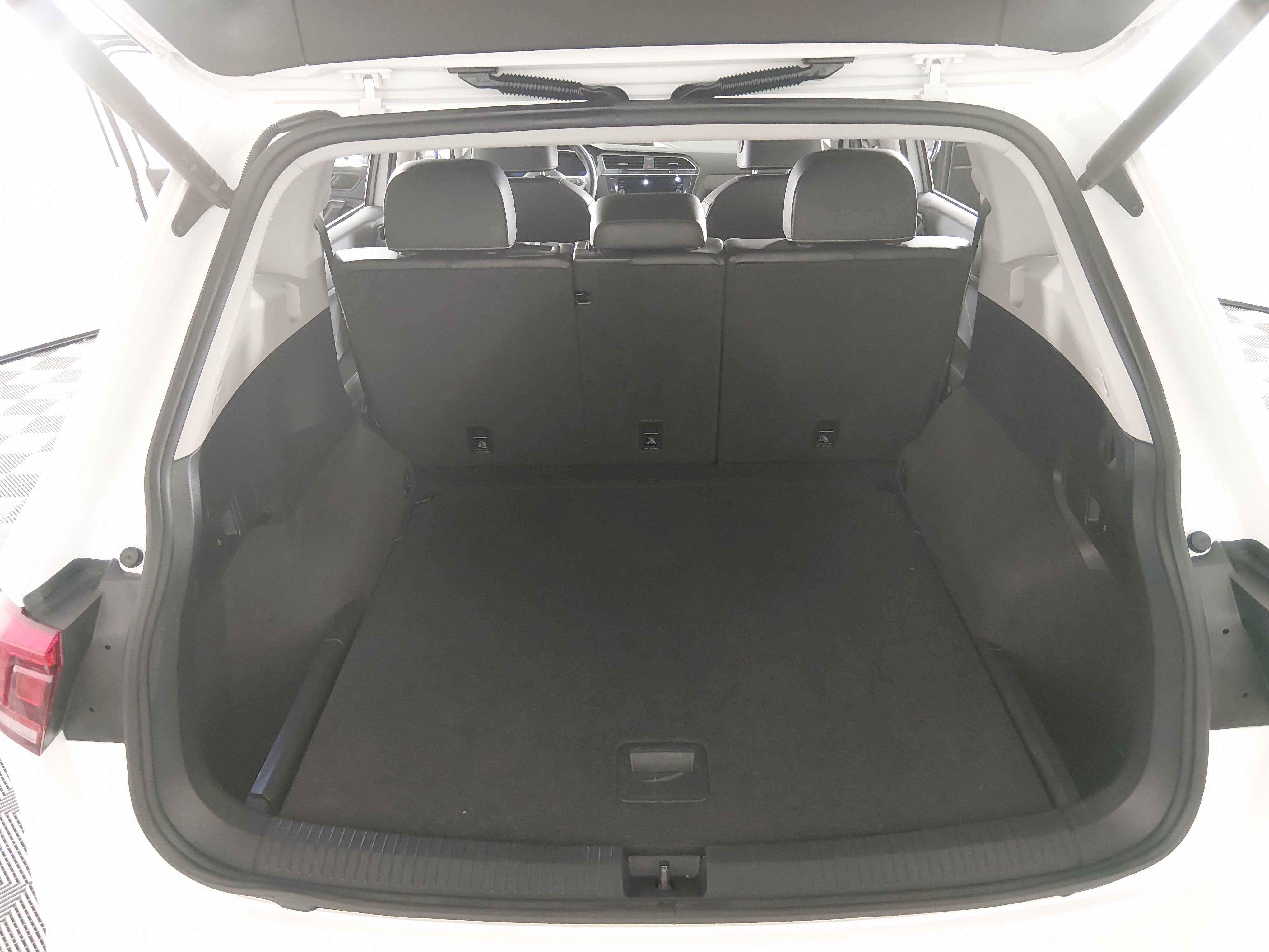 2024 Volkswagen Tiguan SE - Photo 11