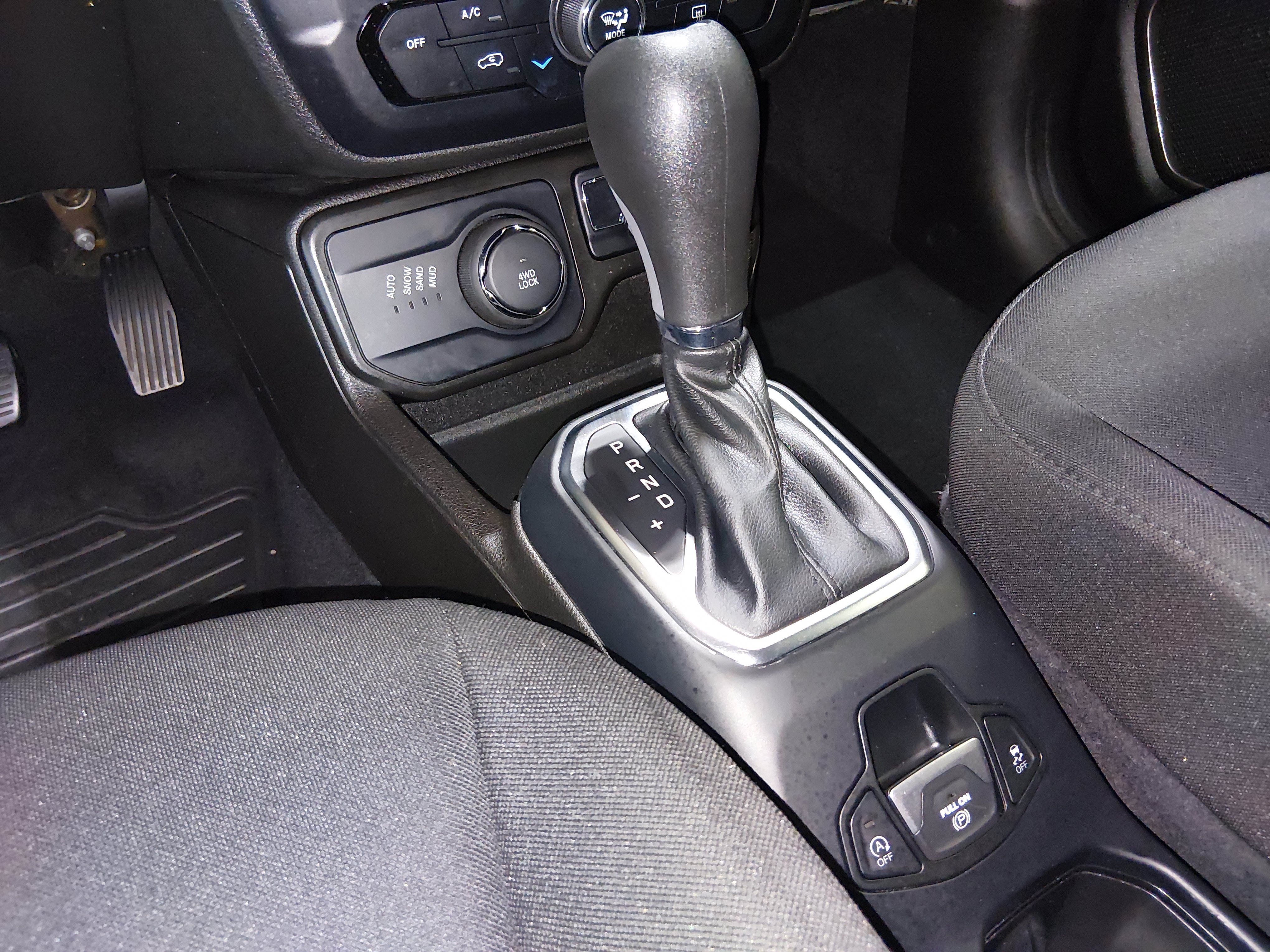 2023 Jeep Renegade Latitude - Photo 16