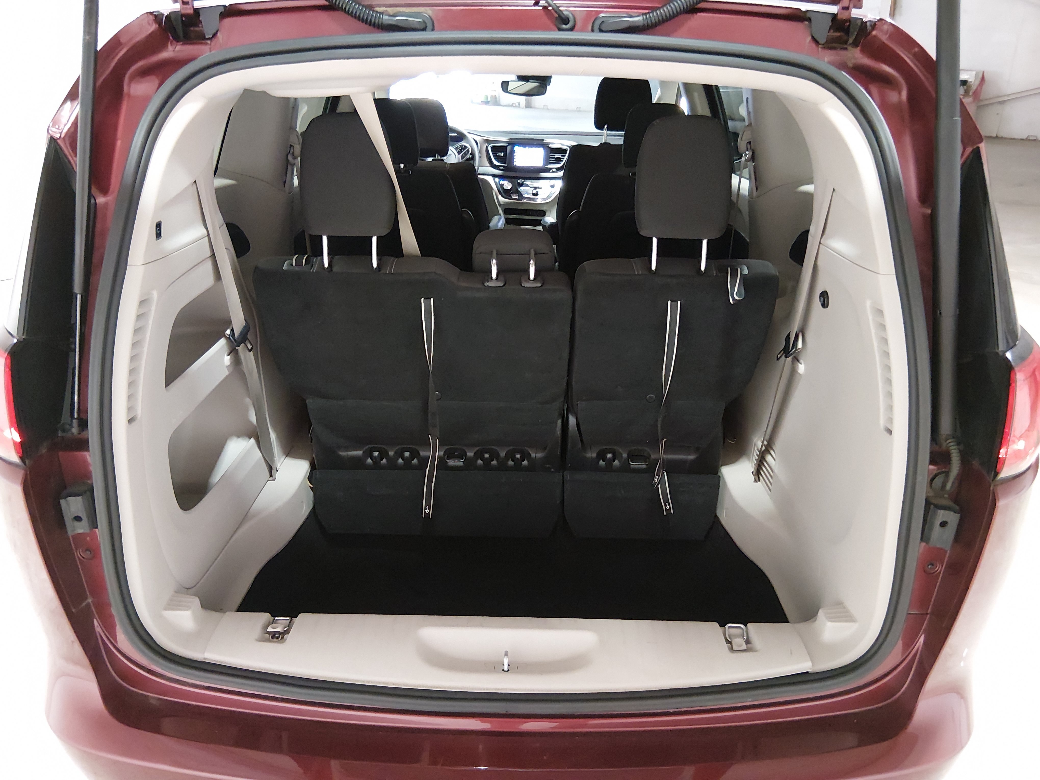 2023 Chrysler Voyager LX - Photo 11