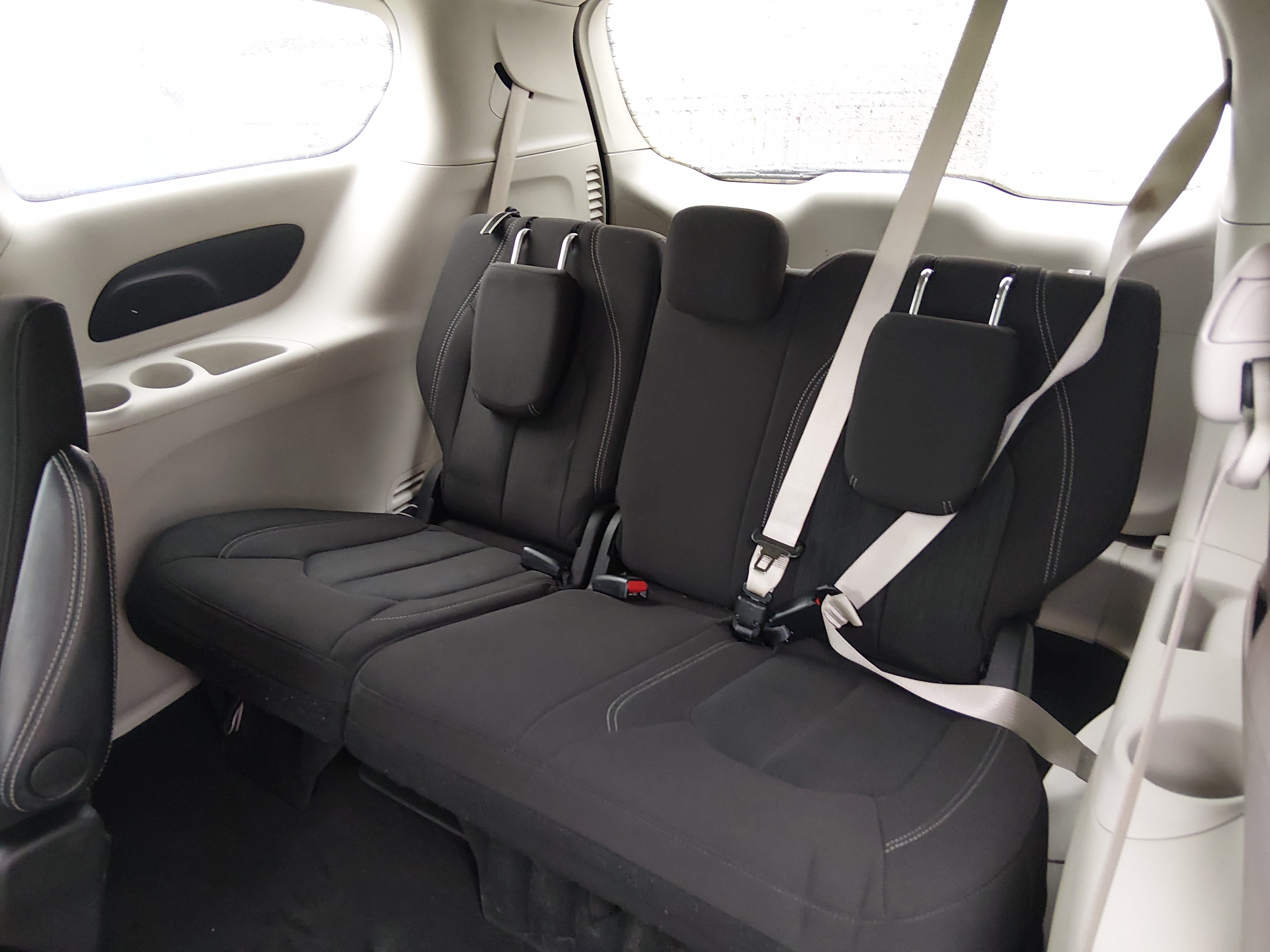 2024 Chrysler Voyager LX - Photo 17