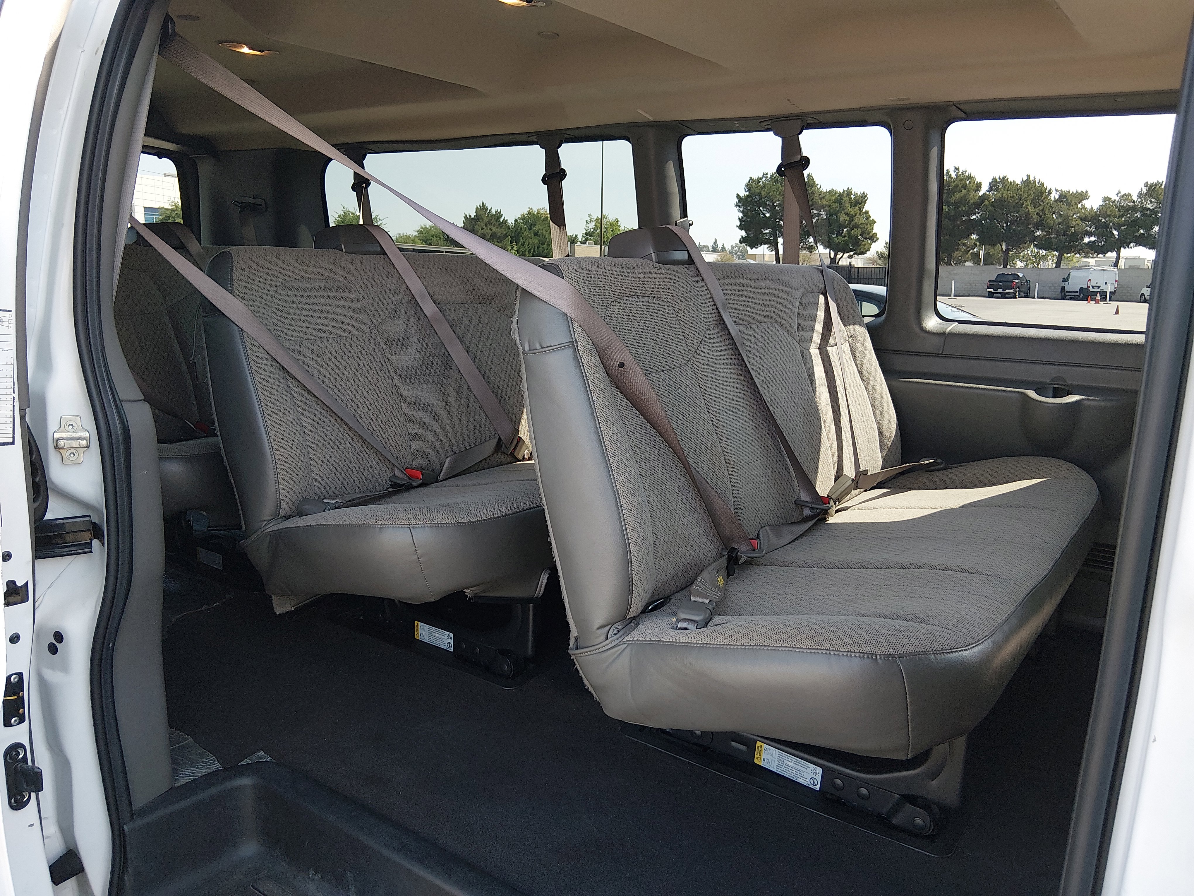 2023 Chevrolet Express Passenger LT - Photo 17