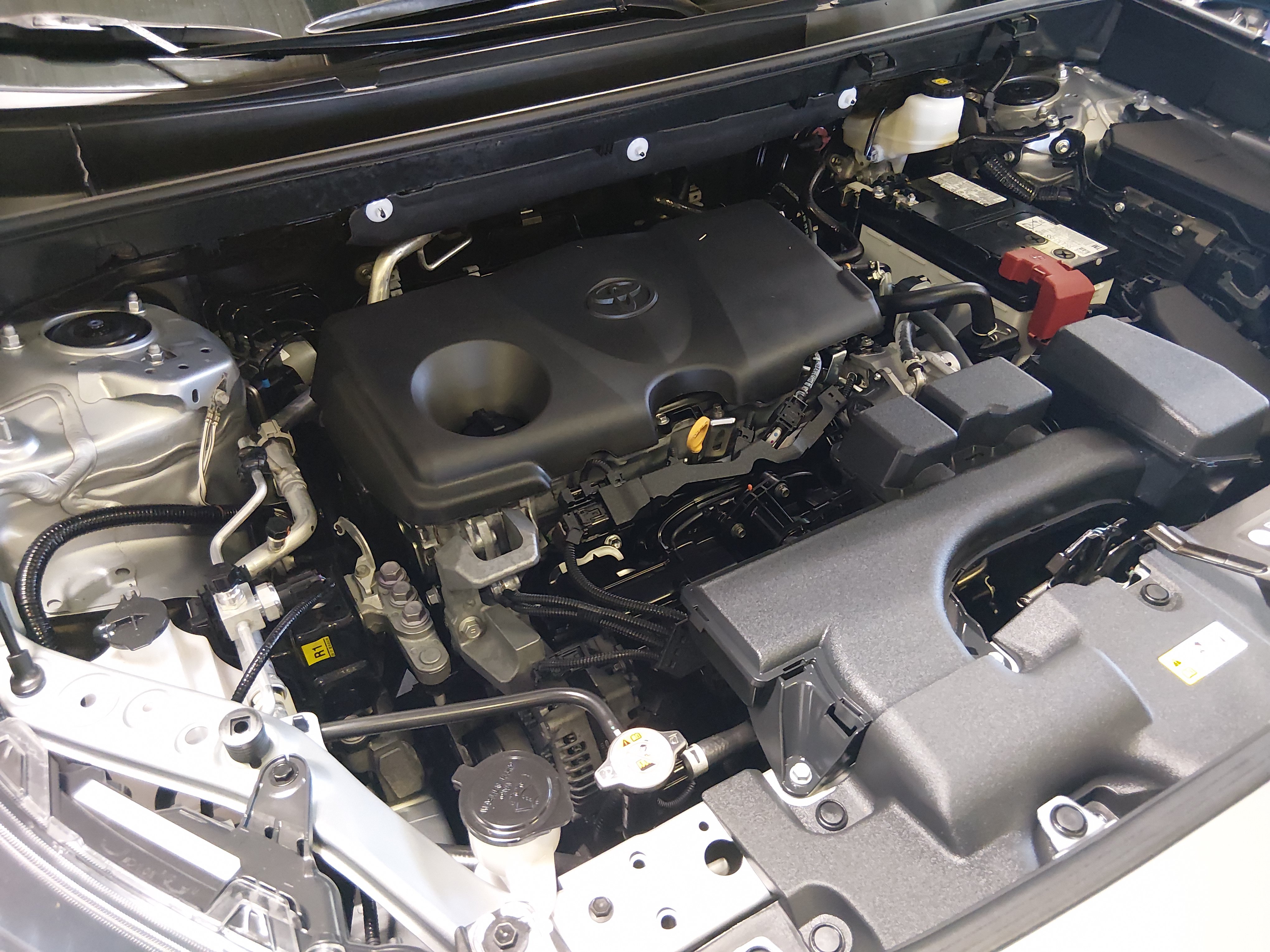 2025 Toyota RAV4 XLE - Photo 9