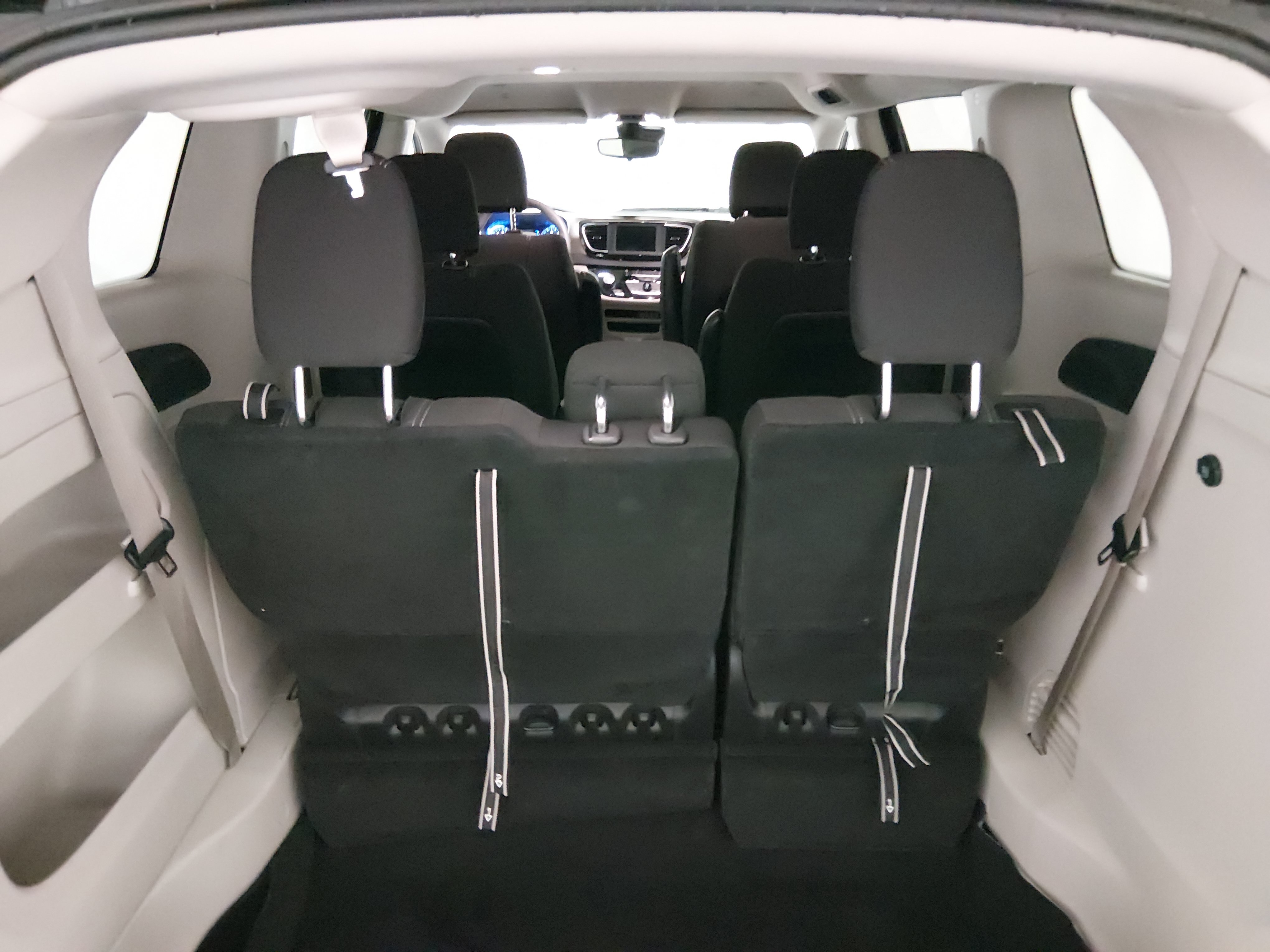 2023 Chrysler Voyager LX - Photo 11