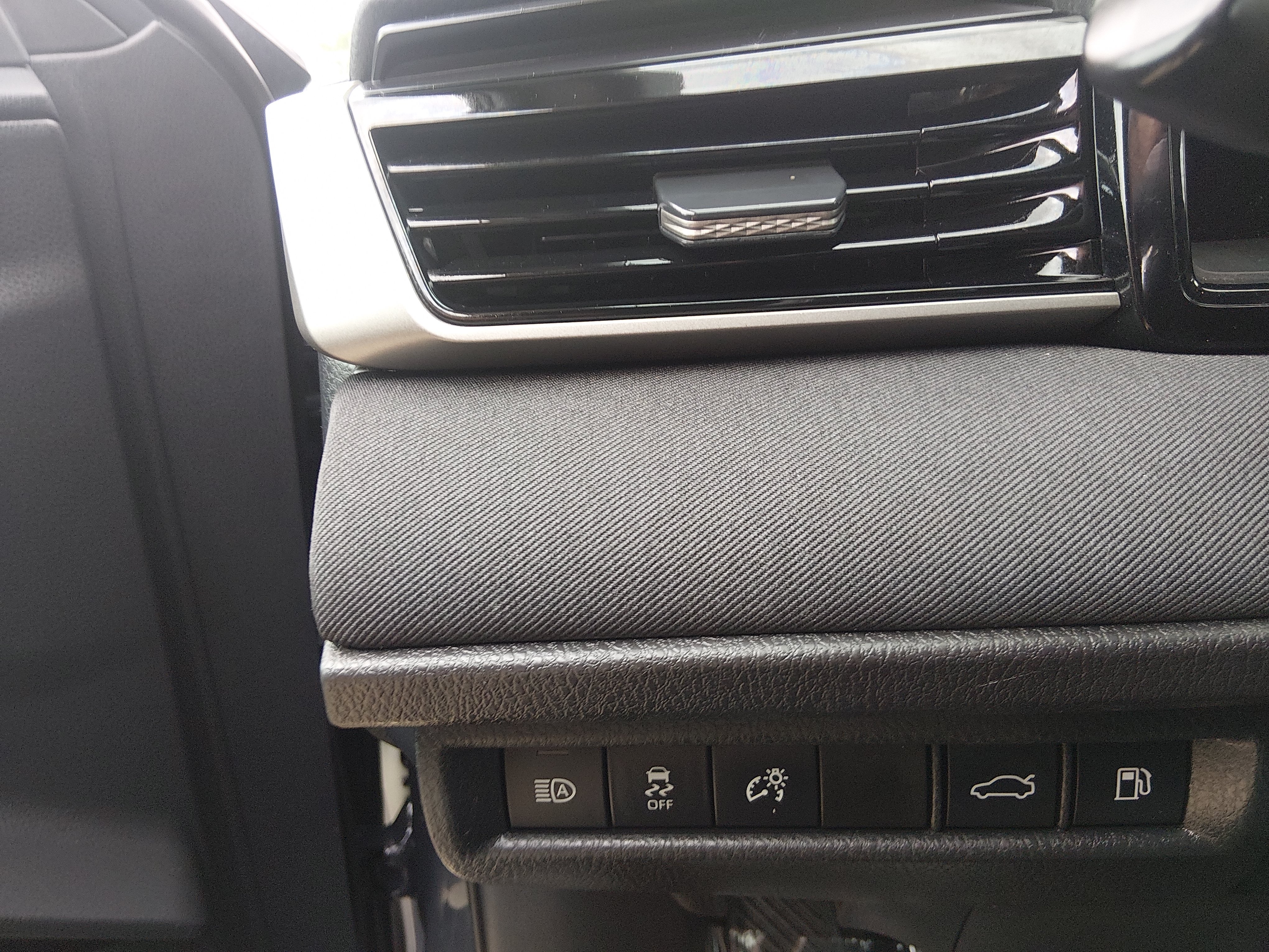 2025 Toyota Camry LE - Photo 13