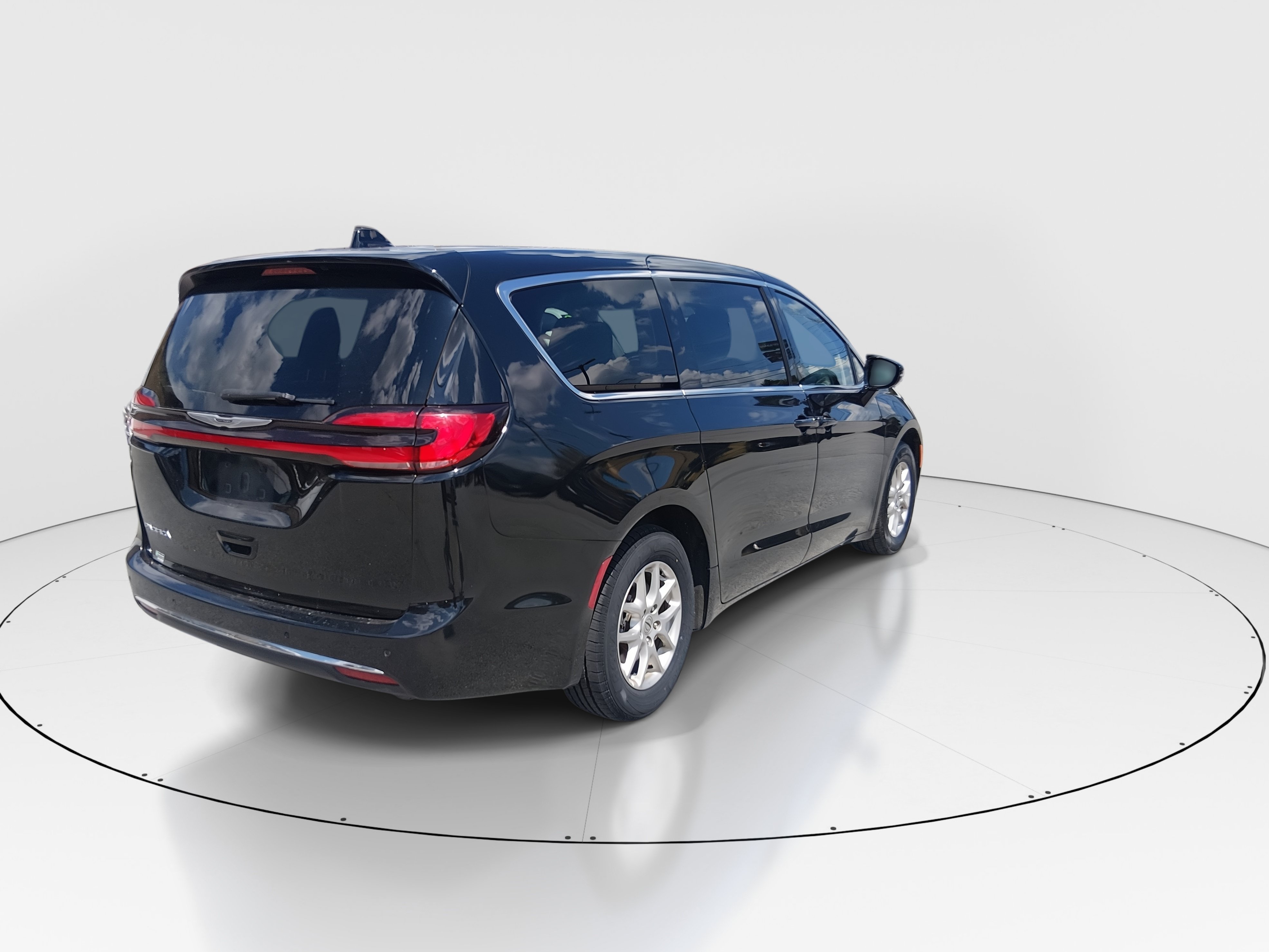 2024 Chrysler Pacifica Touring L - Photo 7