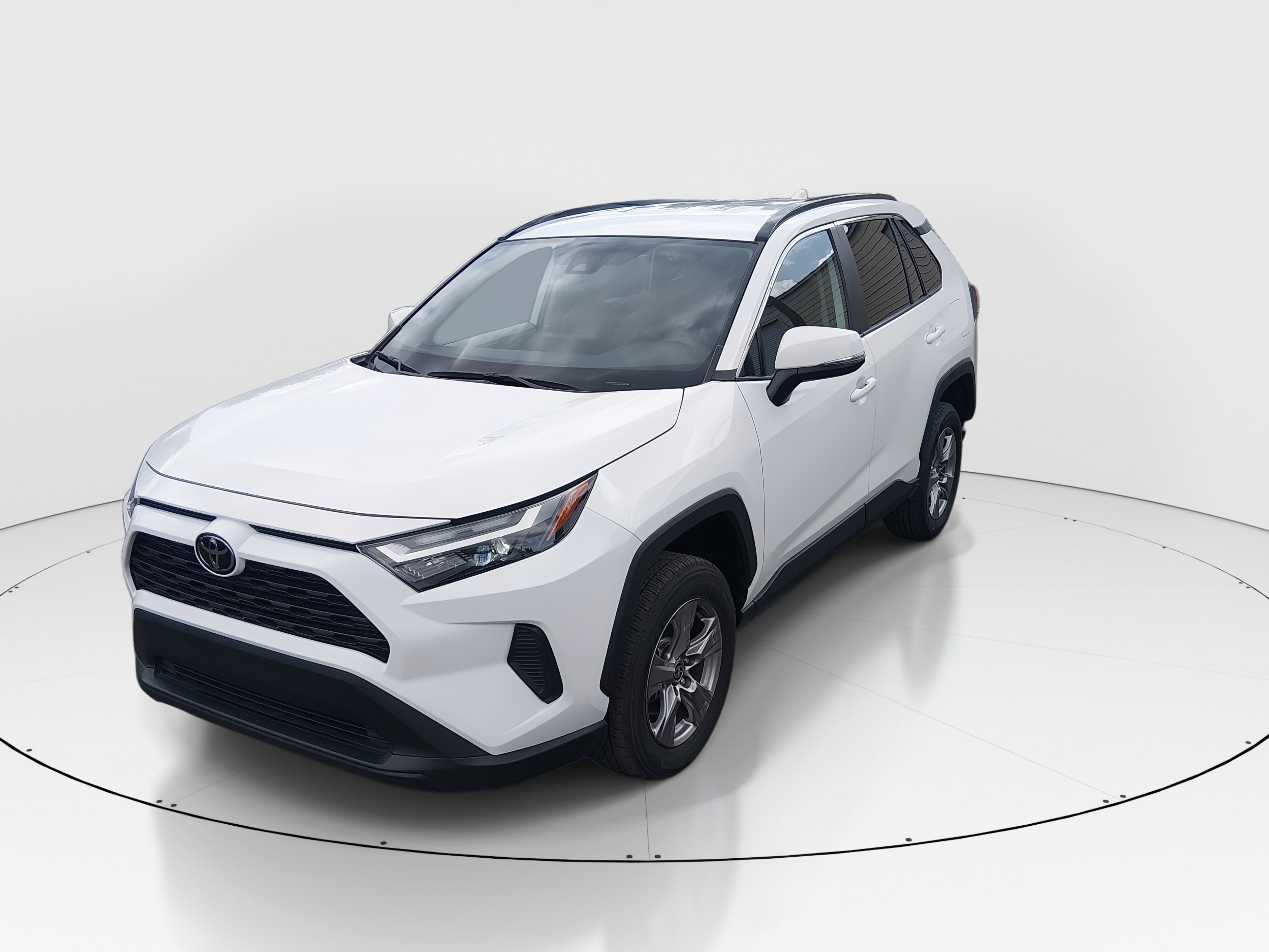 2024 Toyota RAV4 XLE - Photo 3