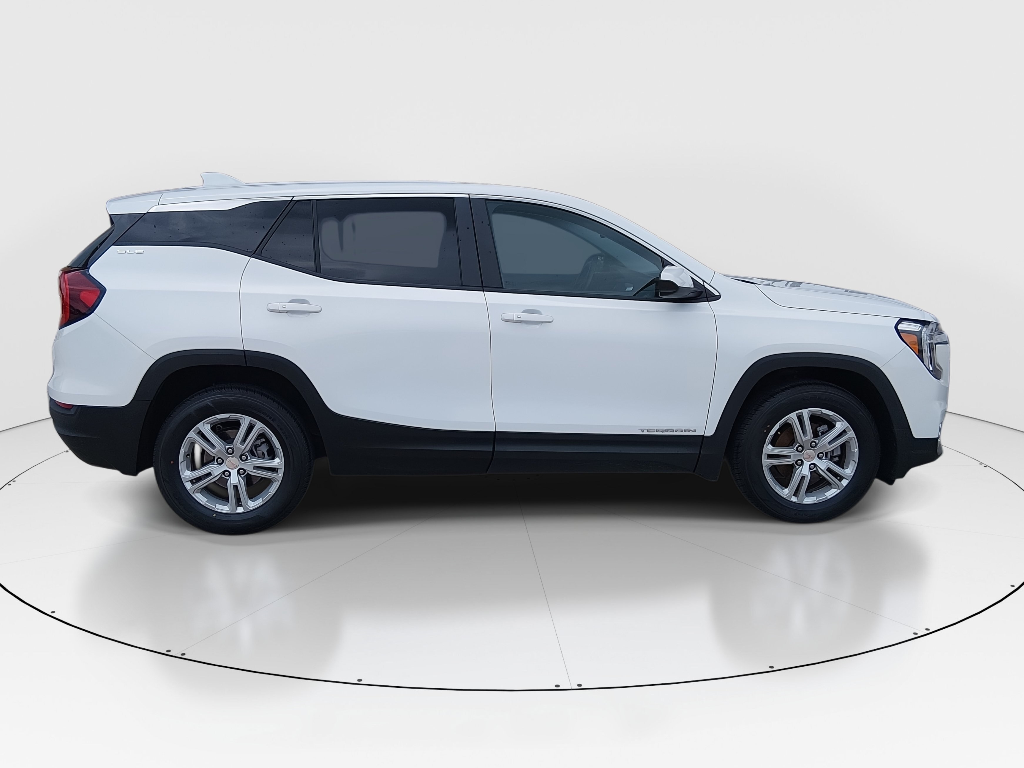 2024 GMC Terrain SLE - Photo 8