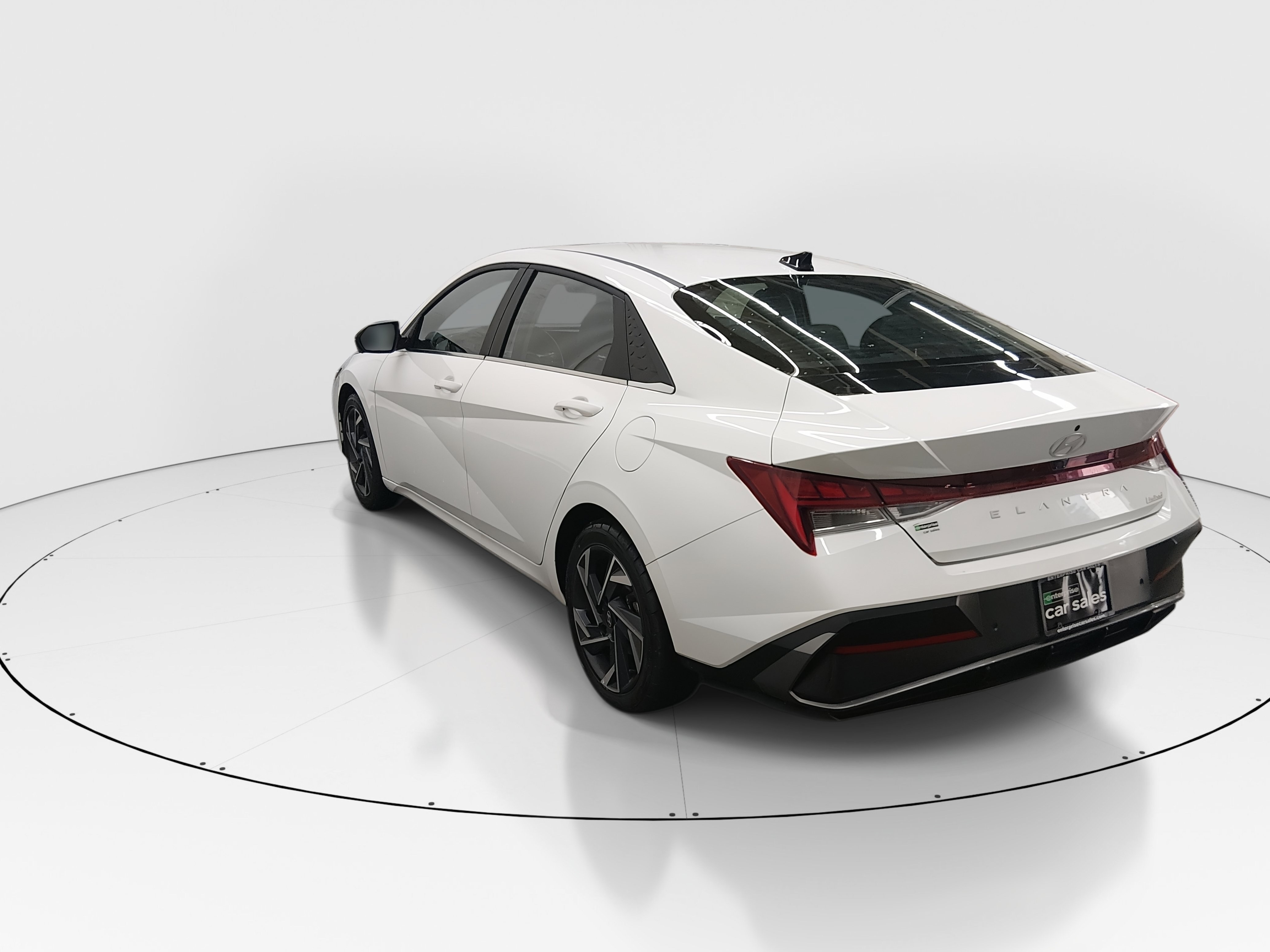 2024 Hyundai Elantra Limited - Photo 5