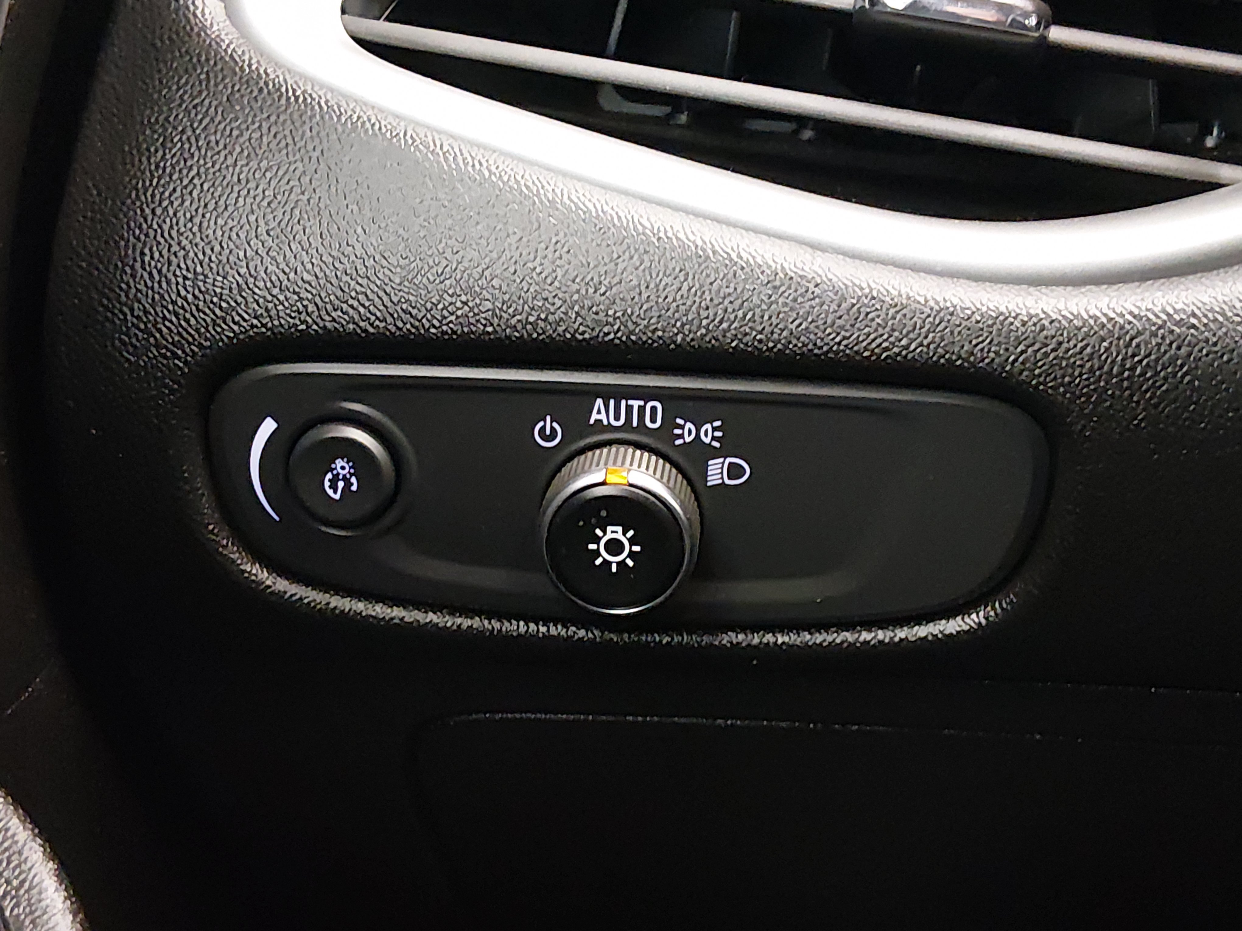 2024 Chevrolet Malibu 1LT - Photo 13