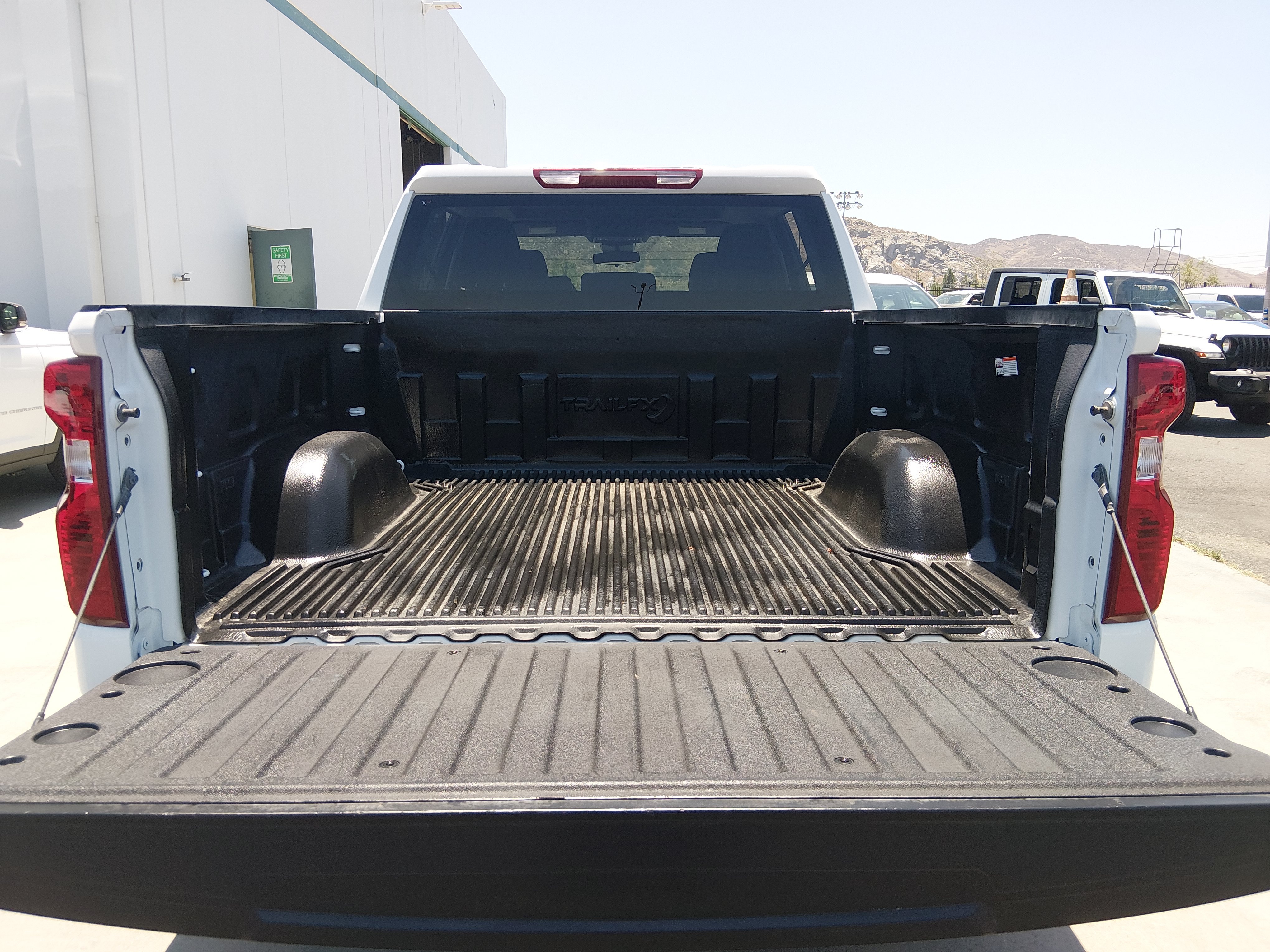 2025 Chevrolet Silverado 1500 LT - Photo 11