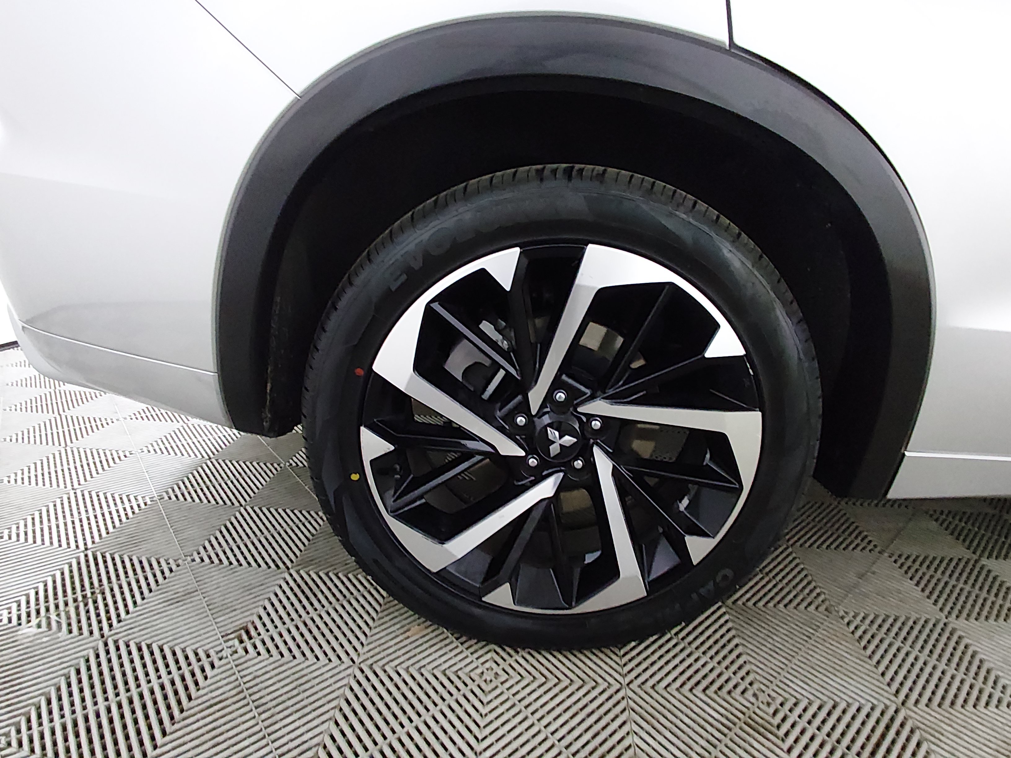 2024 Mitsubishi Outlander Plug-in Hybrid SEL - Photo 10