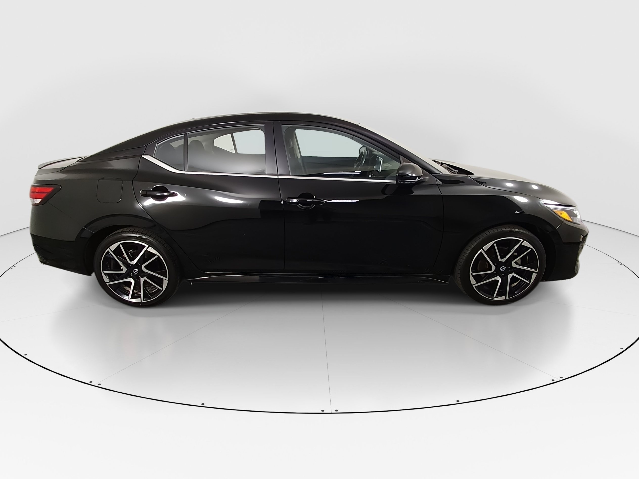 2025 Nissan Sentra SR - Photo 8