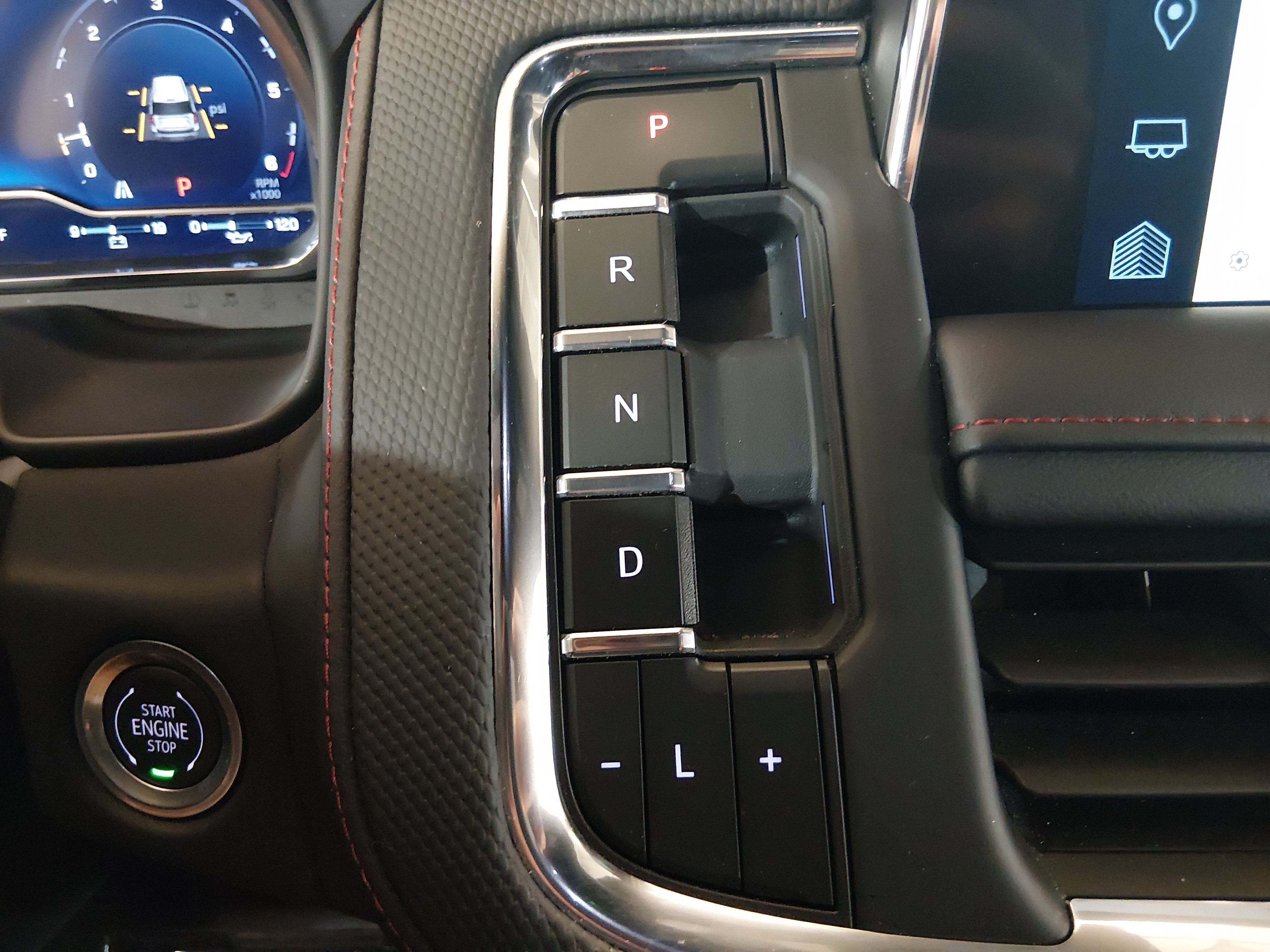 2024 Chevrolet Suburban RST - Photo 21