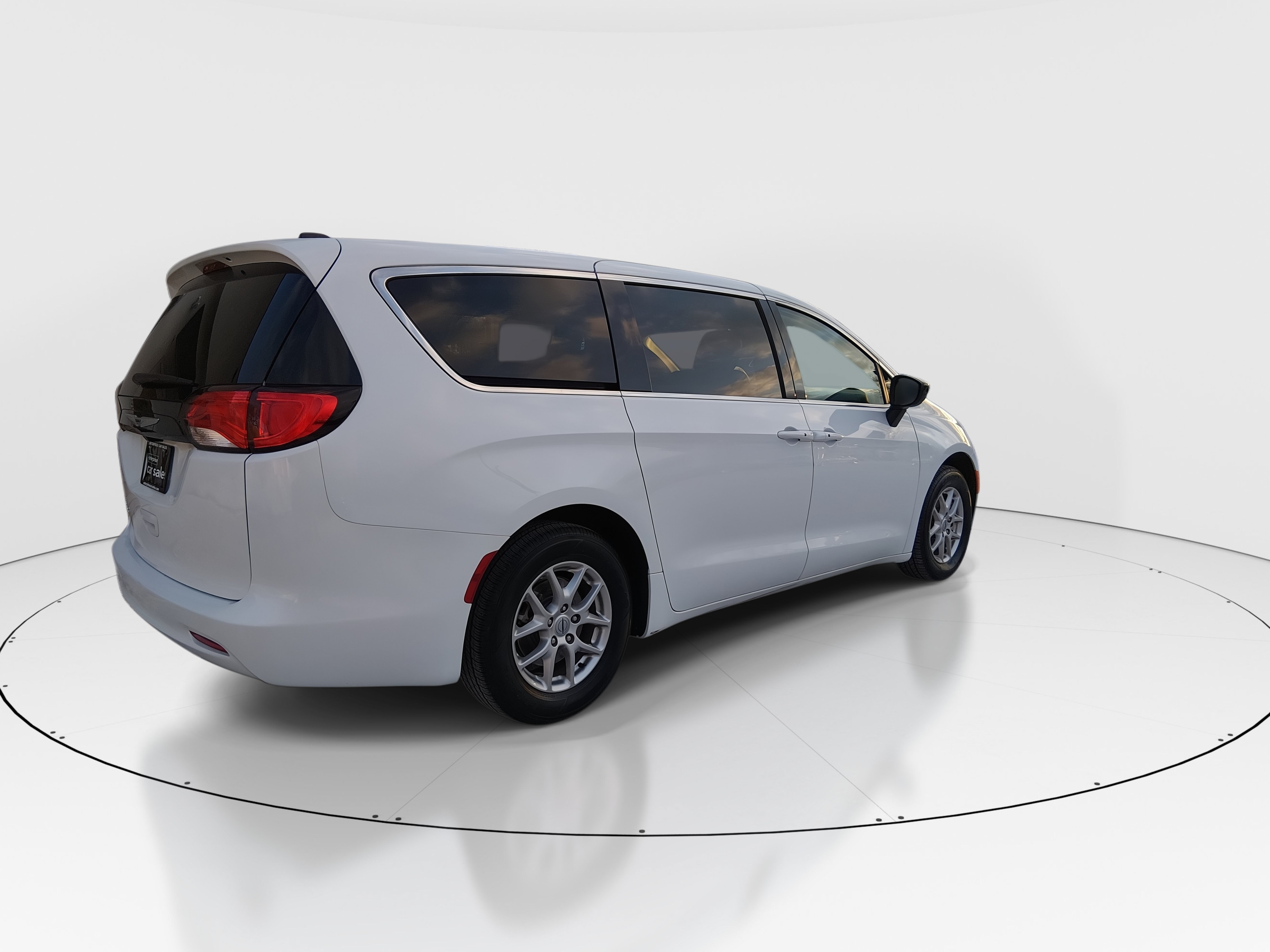 2024 Chrysler Voyager LX - Photo 7