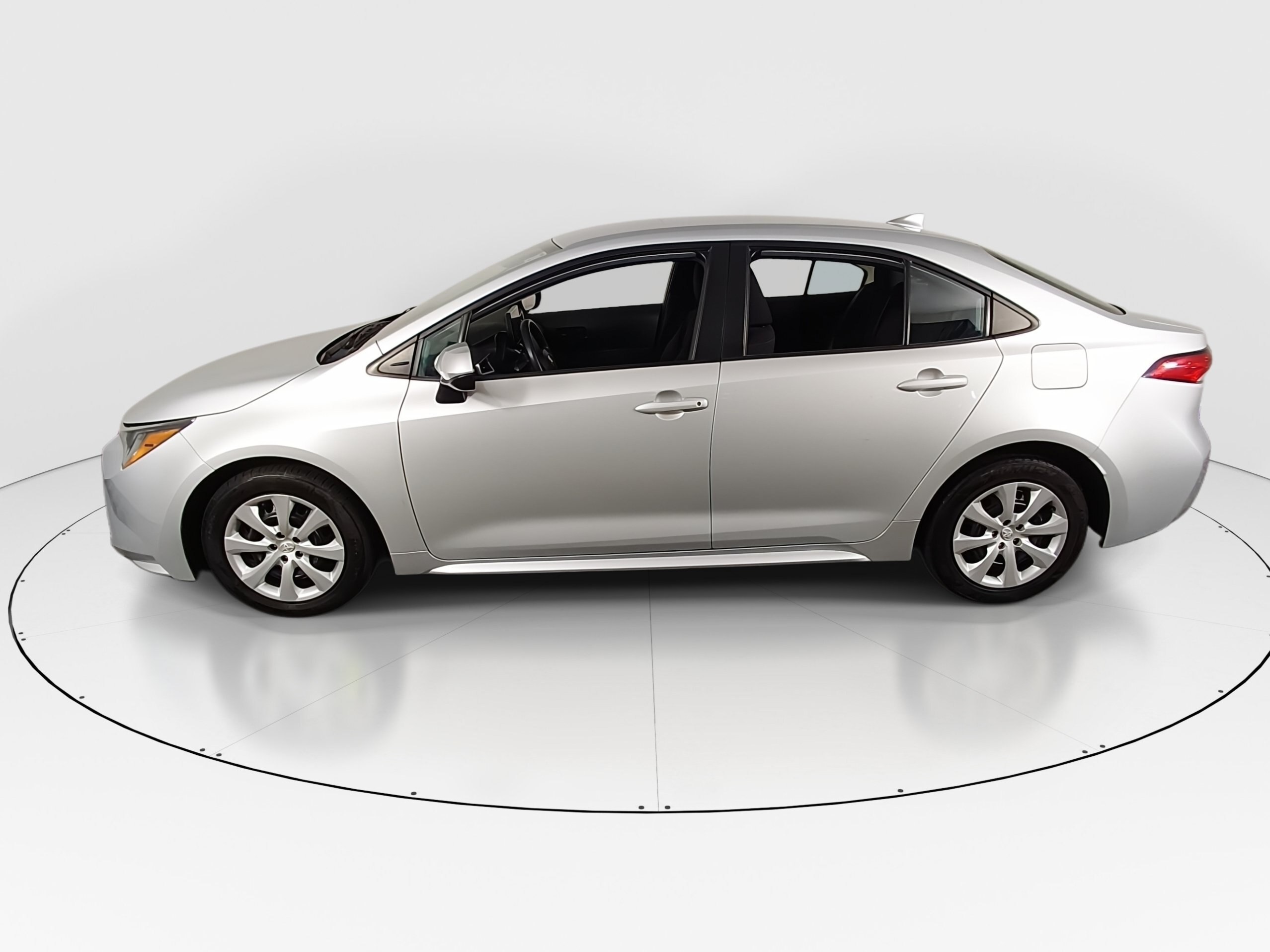 2023 Toyota Corolla LE - Photo 4
