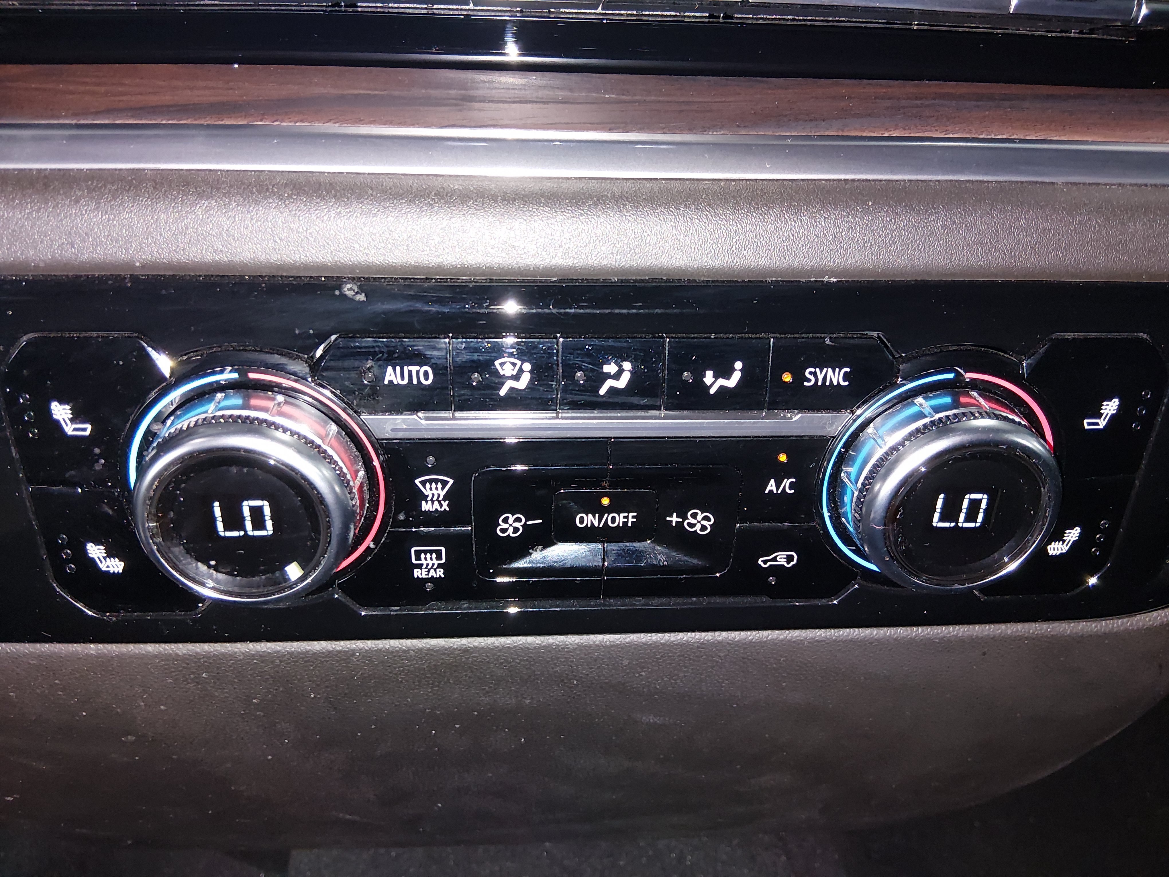 2024 GMC Sierra 1500 SLT - Photo 19