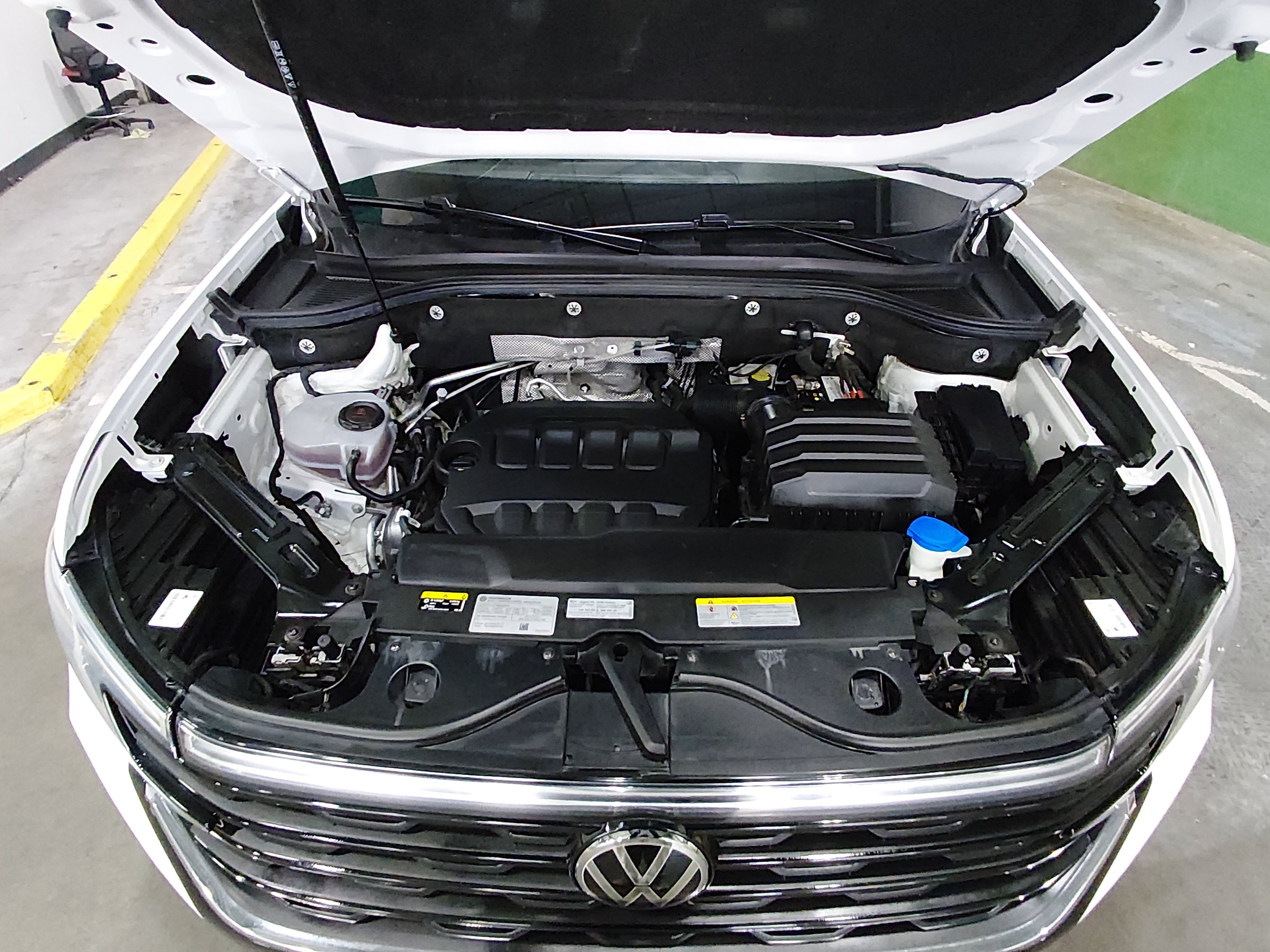 2024 Volkswagen Atlas Cross Sport SE w/Tech - Photo 9