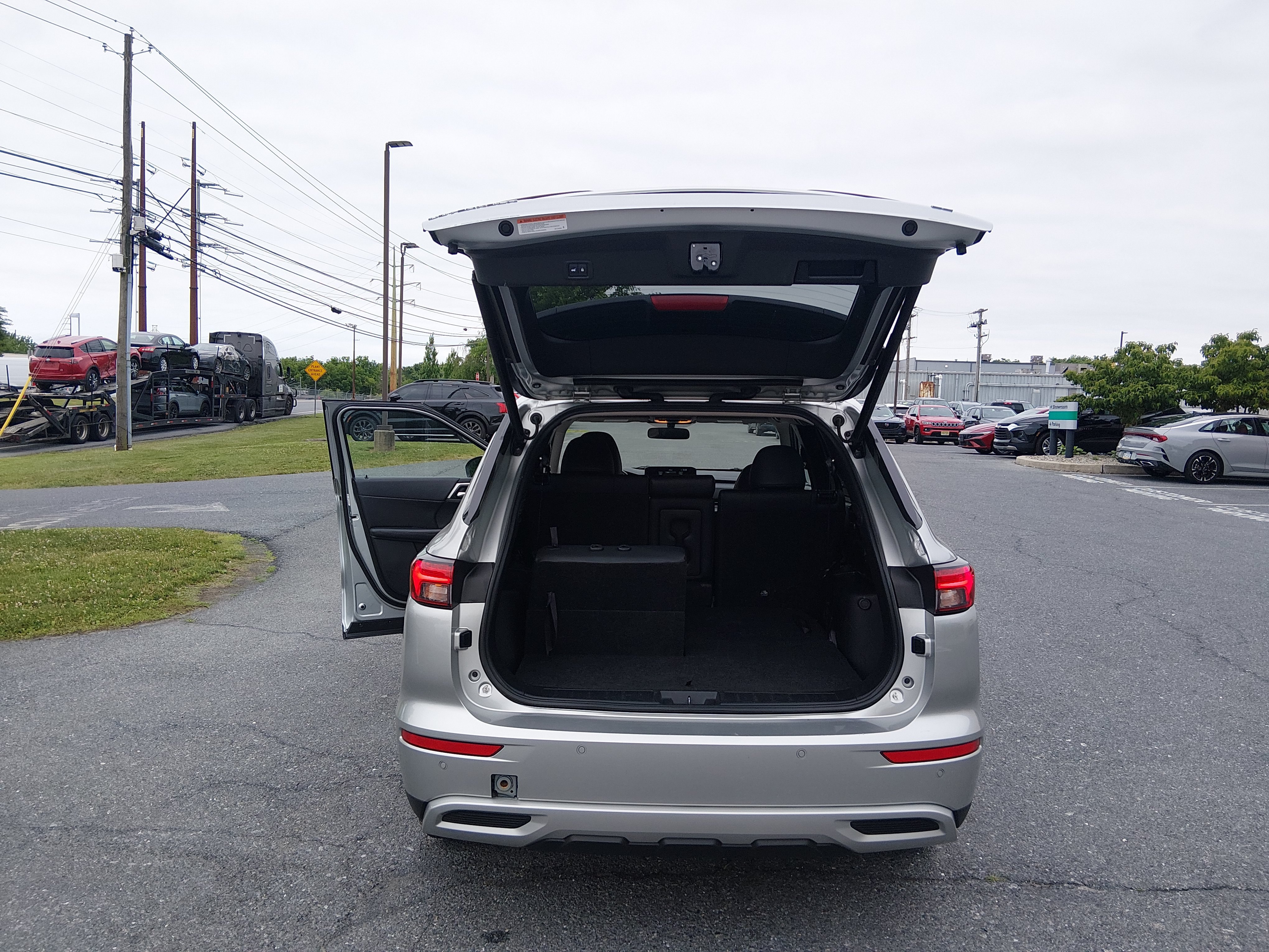 2024 Mitsubishi Outlander SE - Photo 11