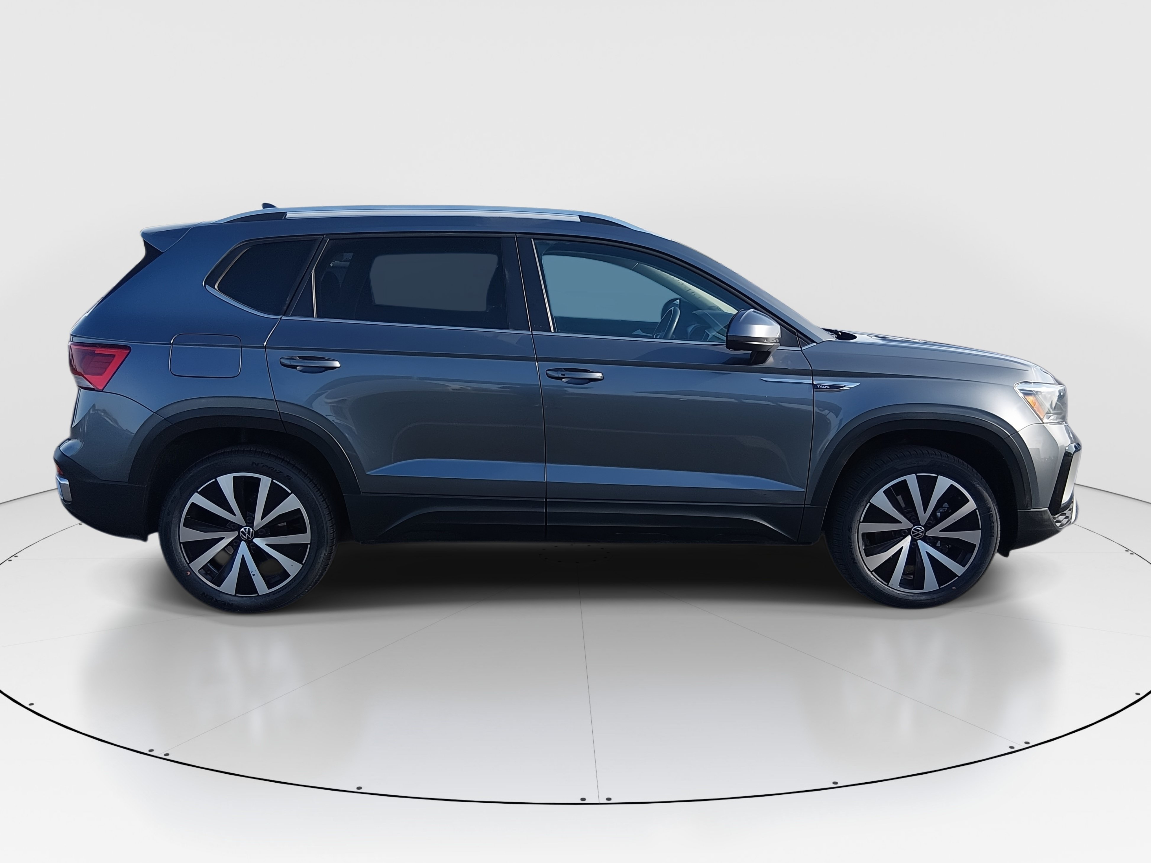 2024 Volkswagen Taos SE - Photo 8