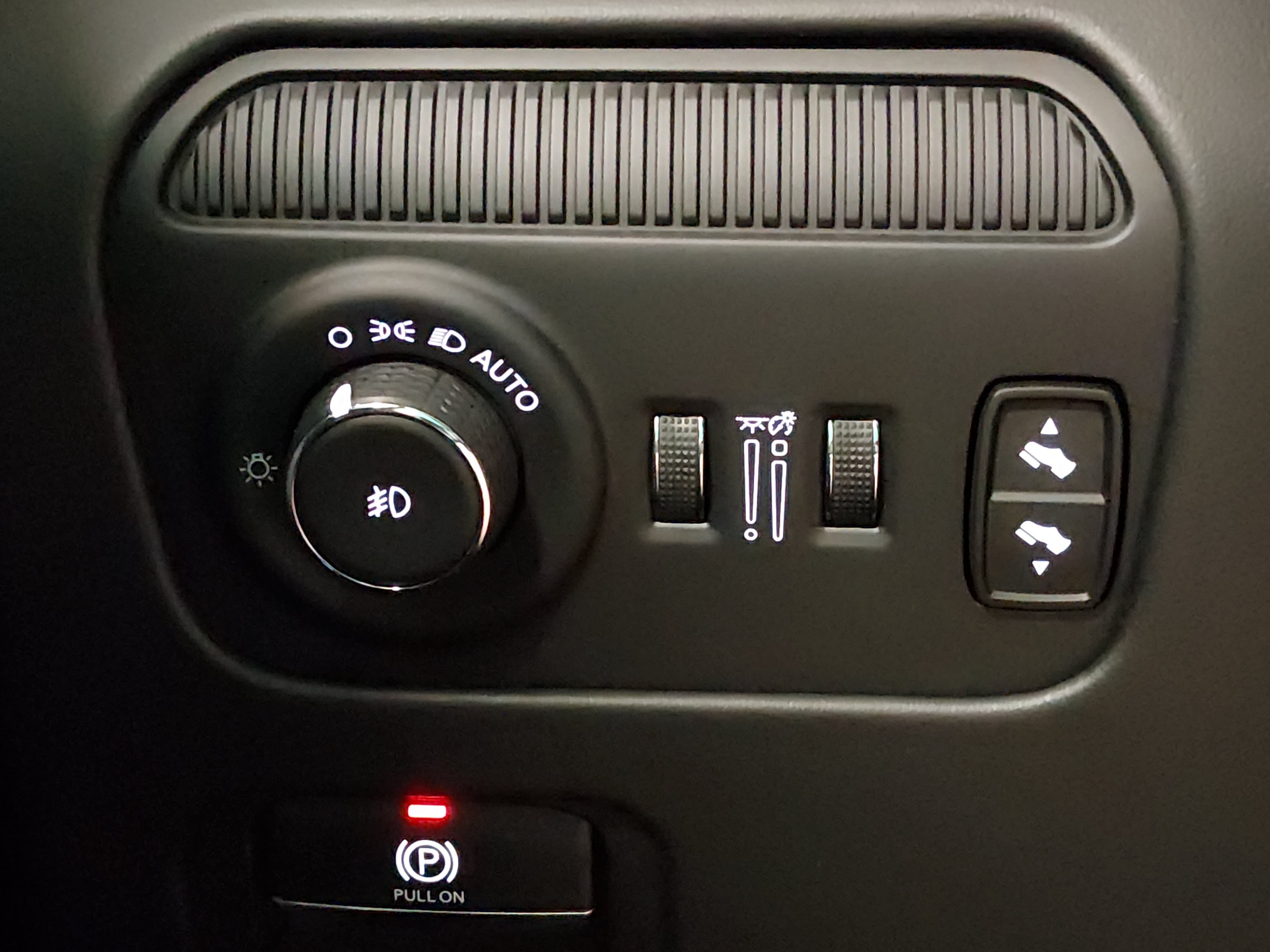 2024 Jeep Grand Wagoneer L Series II - Photo 13