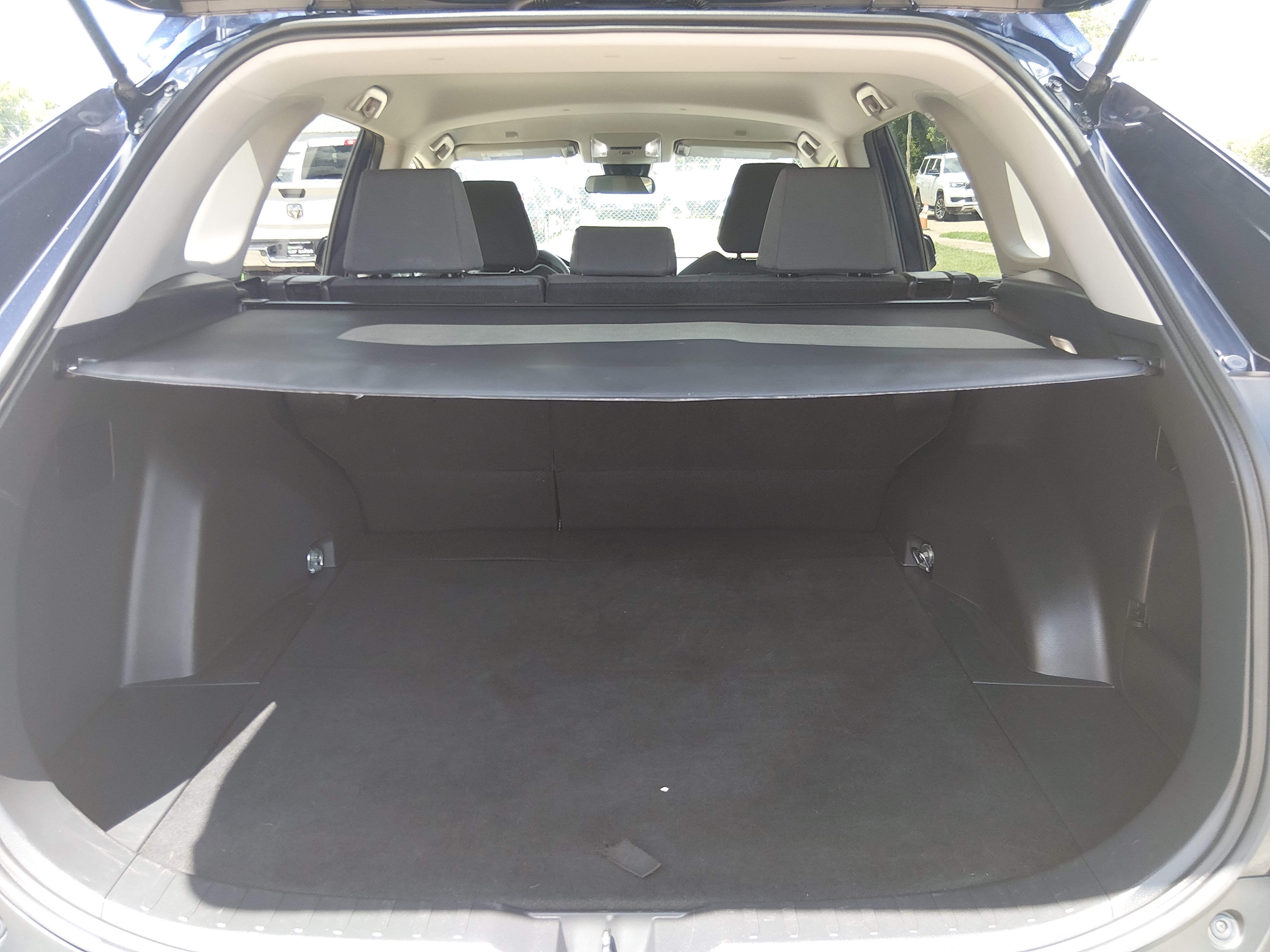 2024 Toyota RAV4 XLE - Photo 11