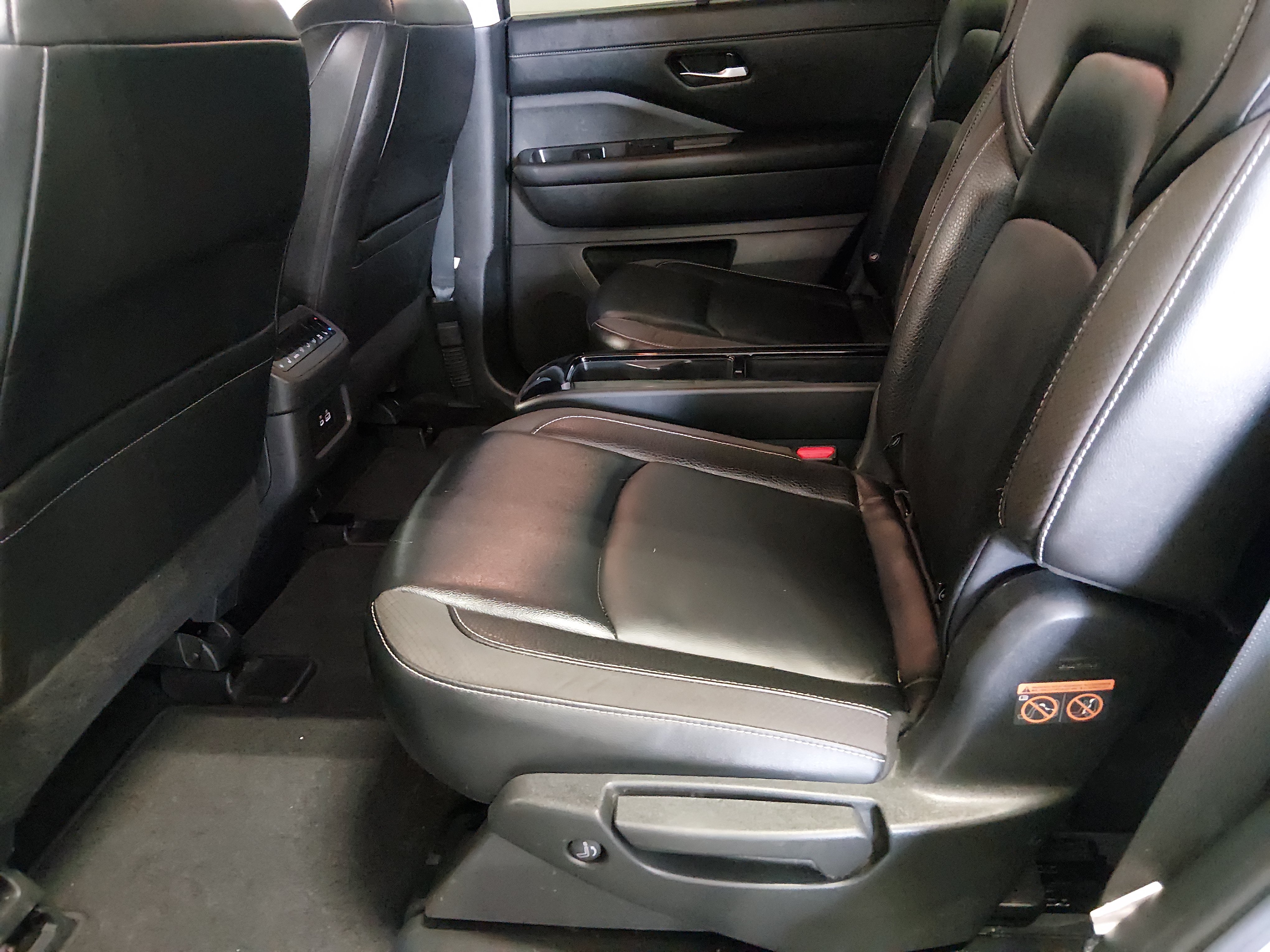 2024 Nissan Pathfinder SL - Photo 14
